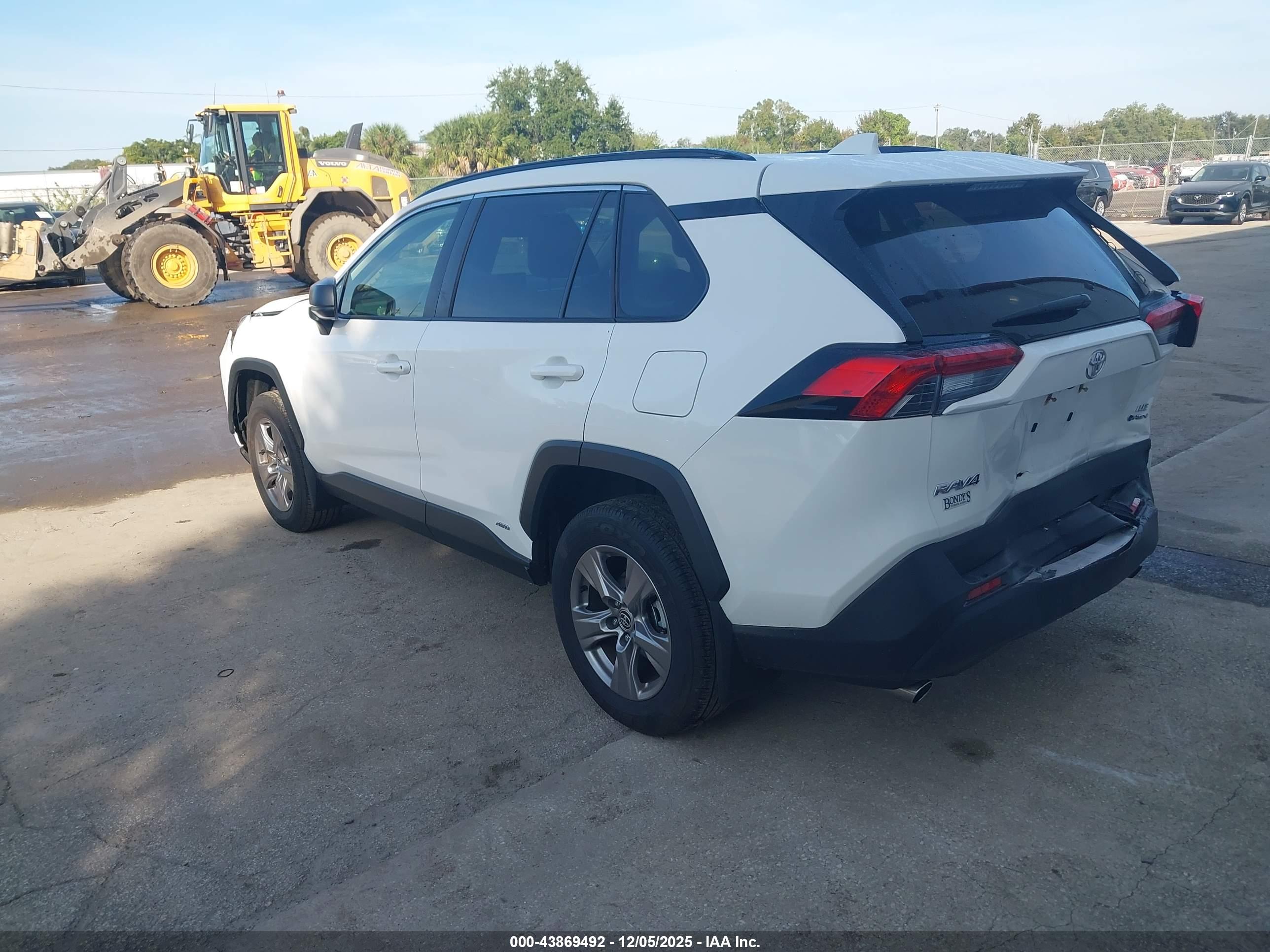 TOYOTA RAV4 image 3