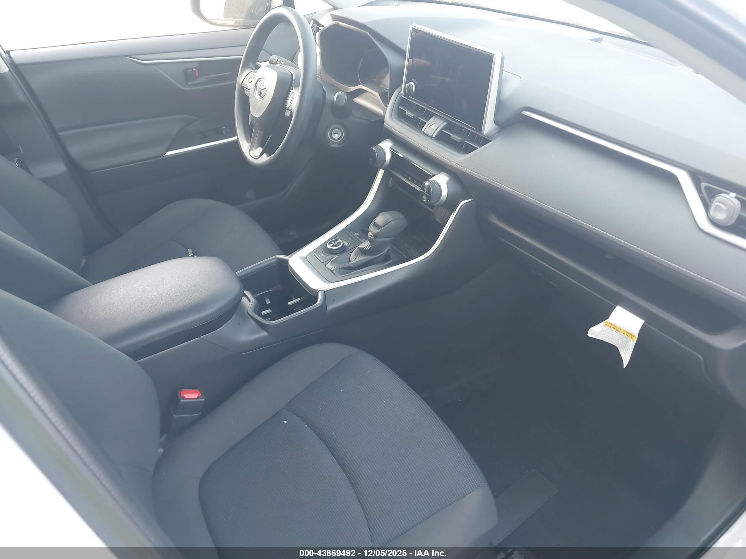 TOYOTA RAV4 image 5