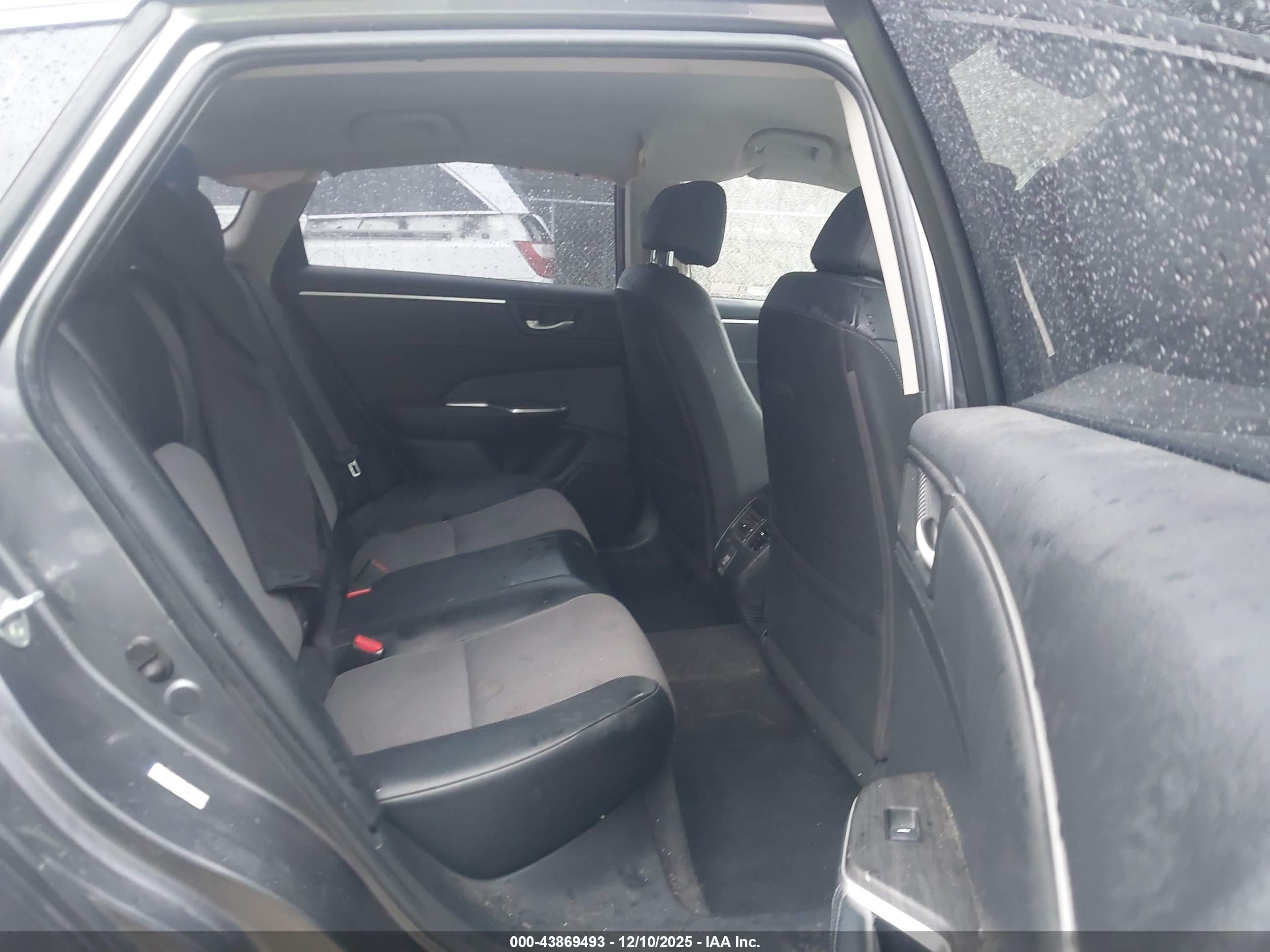 HONDA CLARITY image 8