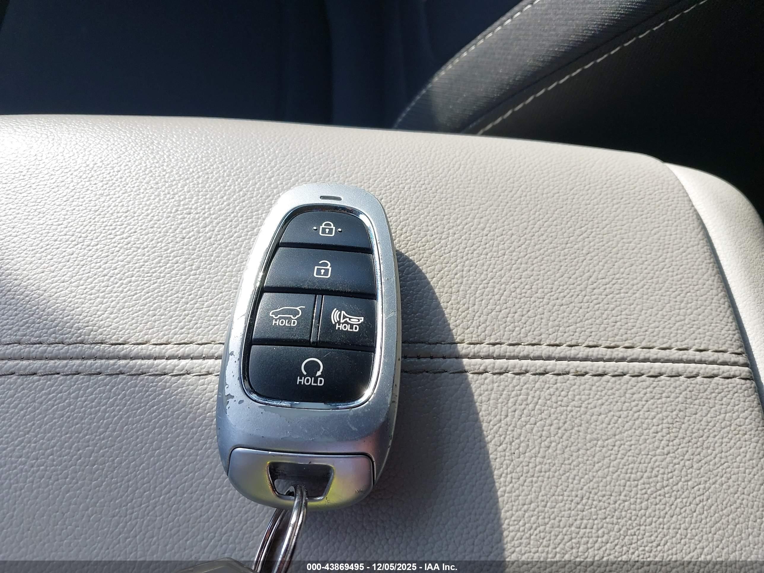 HYUNDAI TUCSON image 11