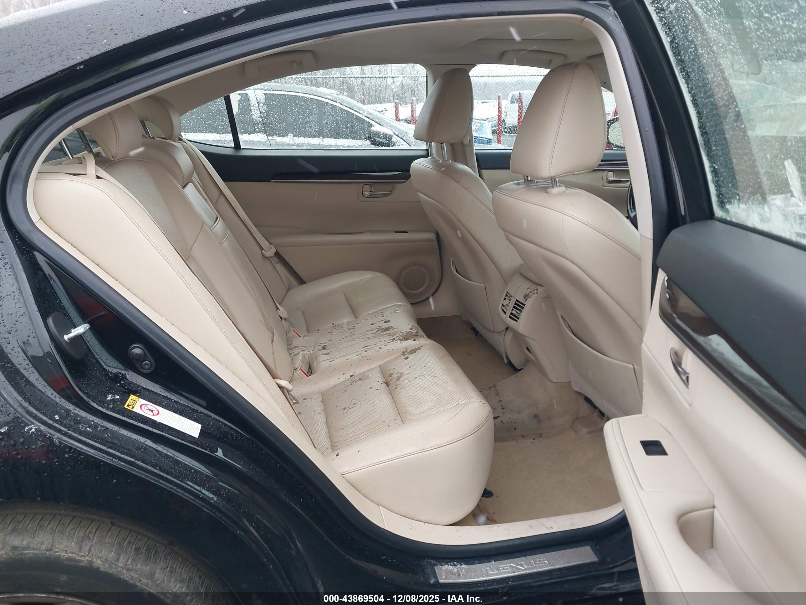 LEXUS ES image 8