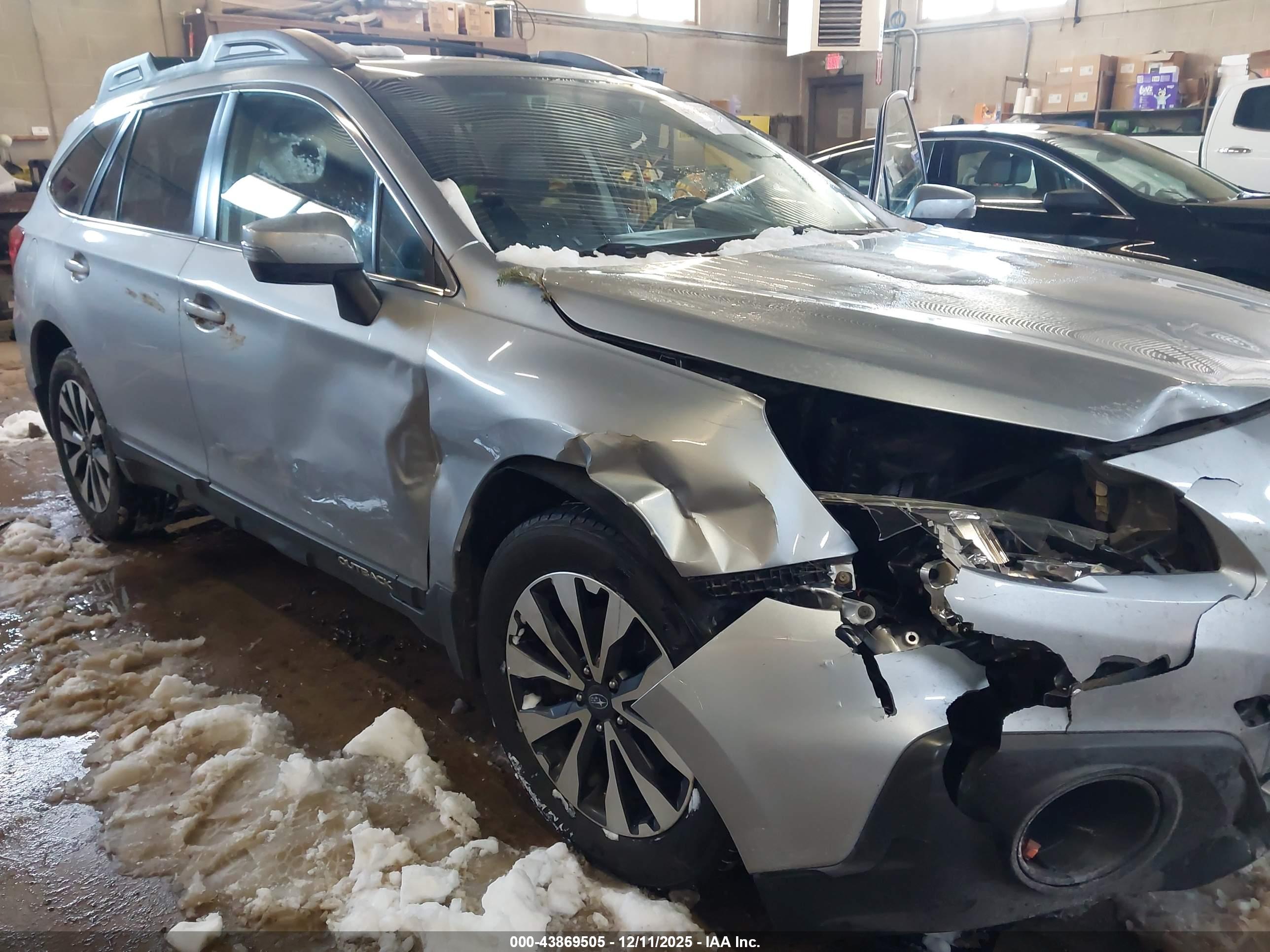 SUBARU OUTBACK image 6