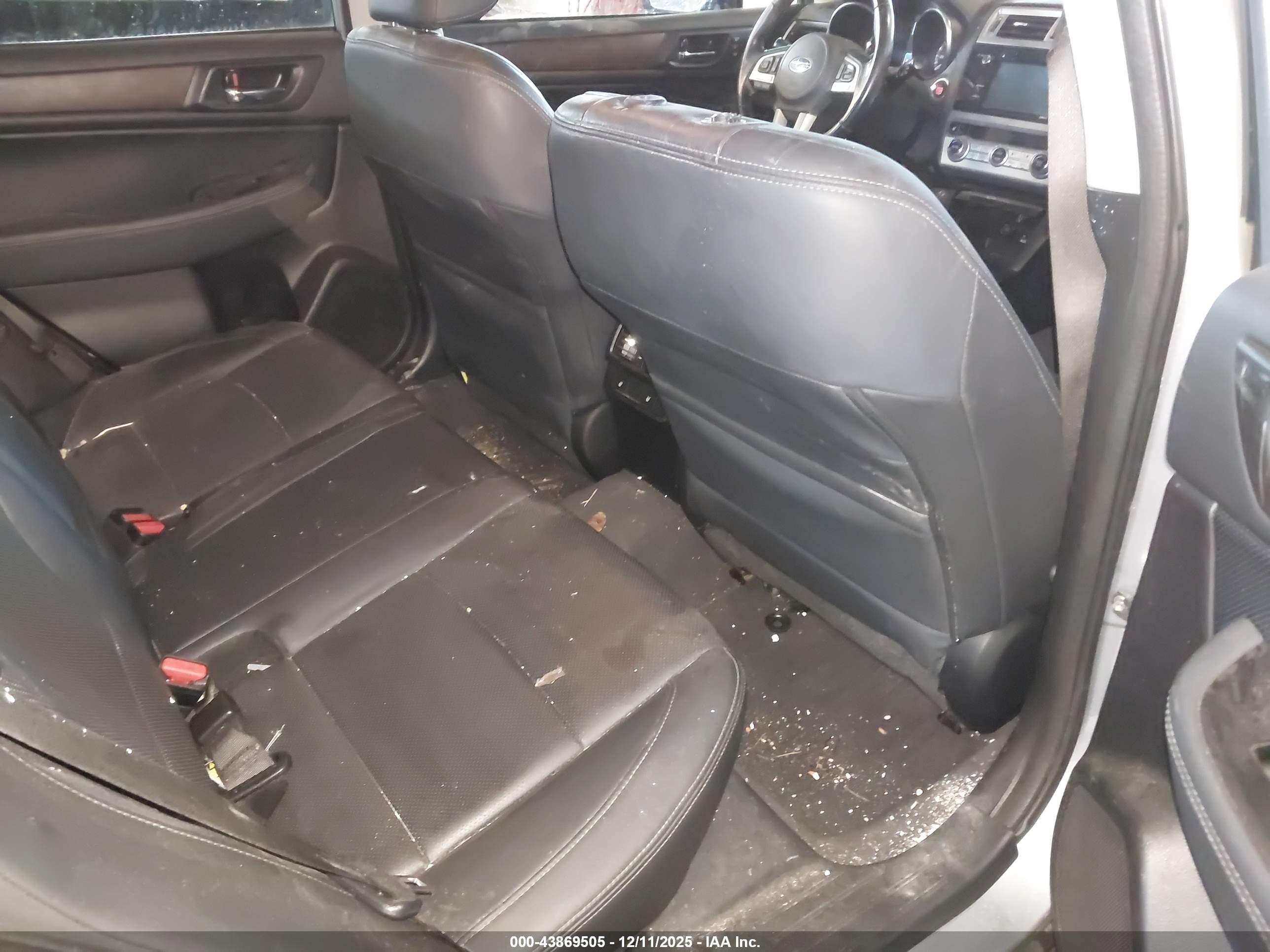 SUBARU OUTBACK image 8