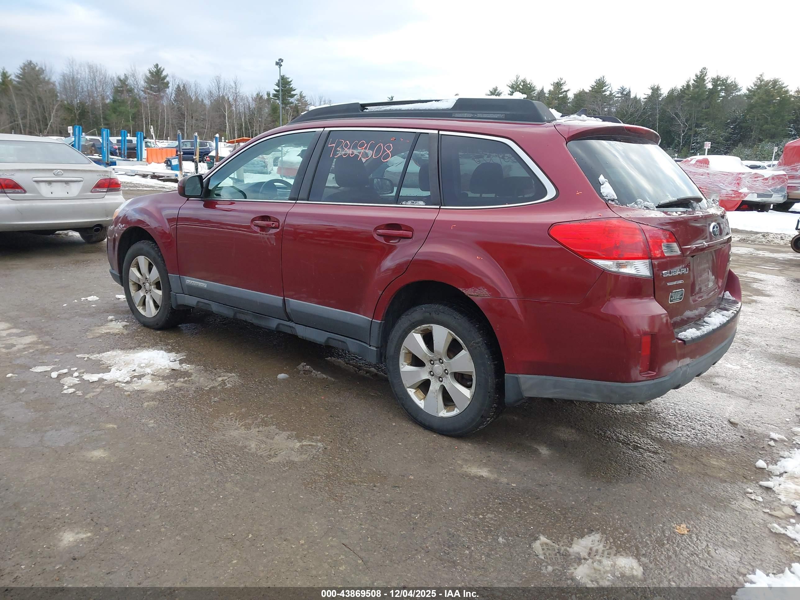SUBARU OUTBACK image 3