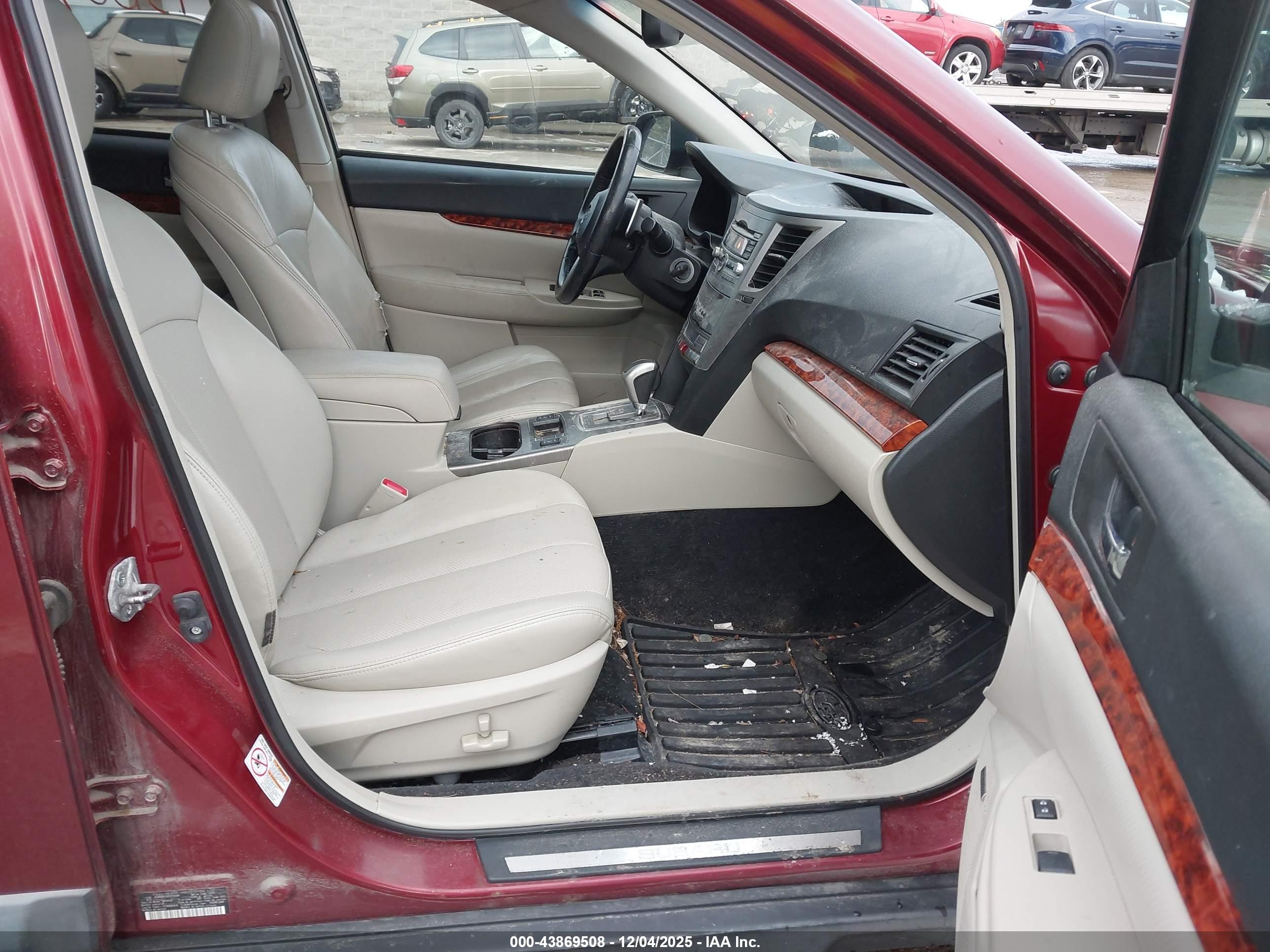 SUBARU OUTBACK image 5