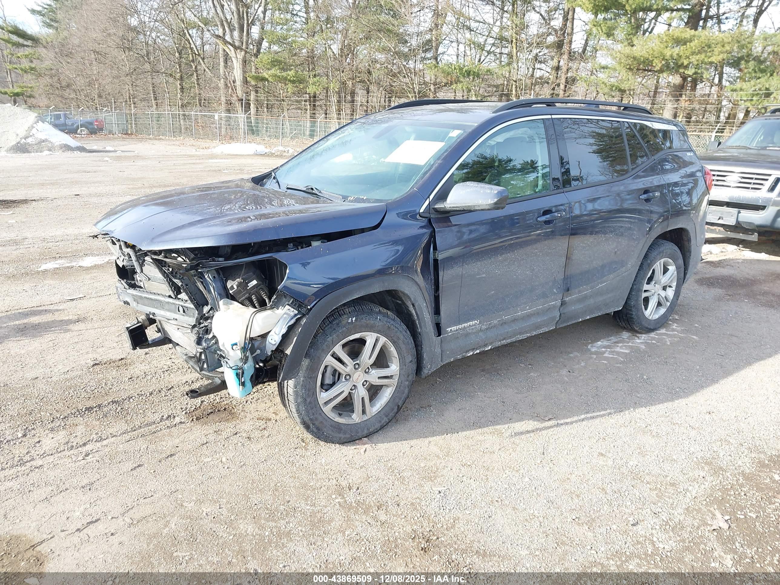 GMC TERRAIN image 2