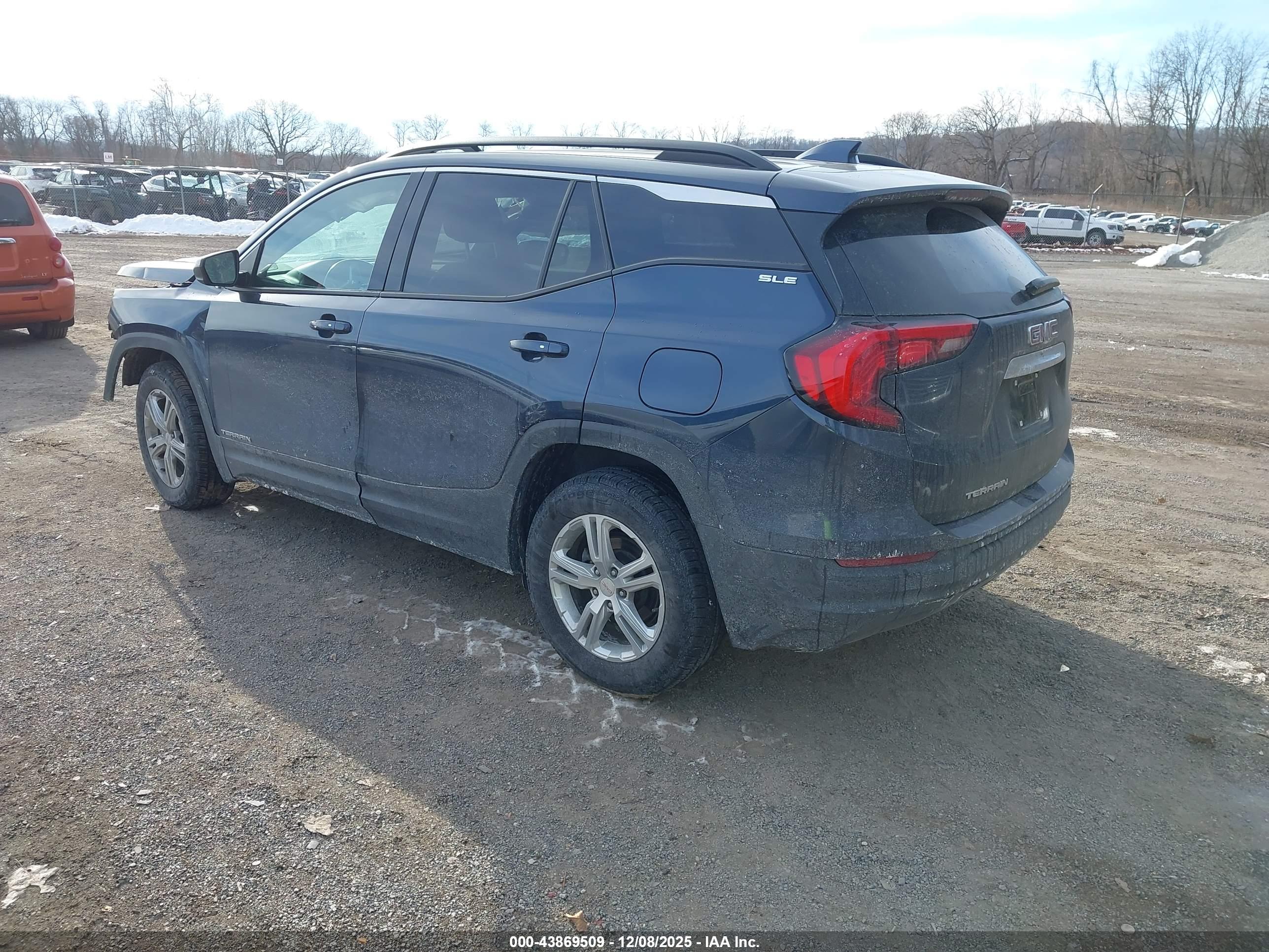 GMC TERRAIN image 3