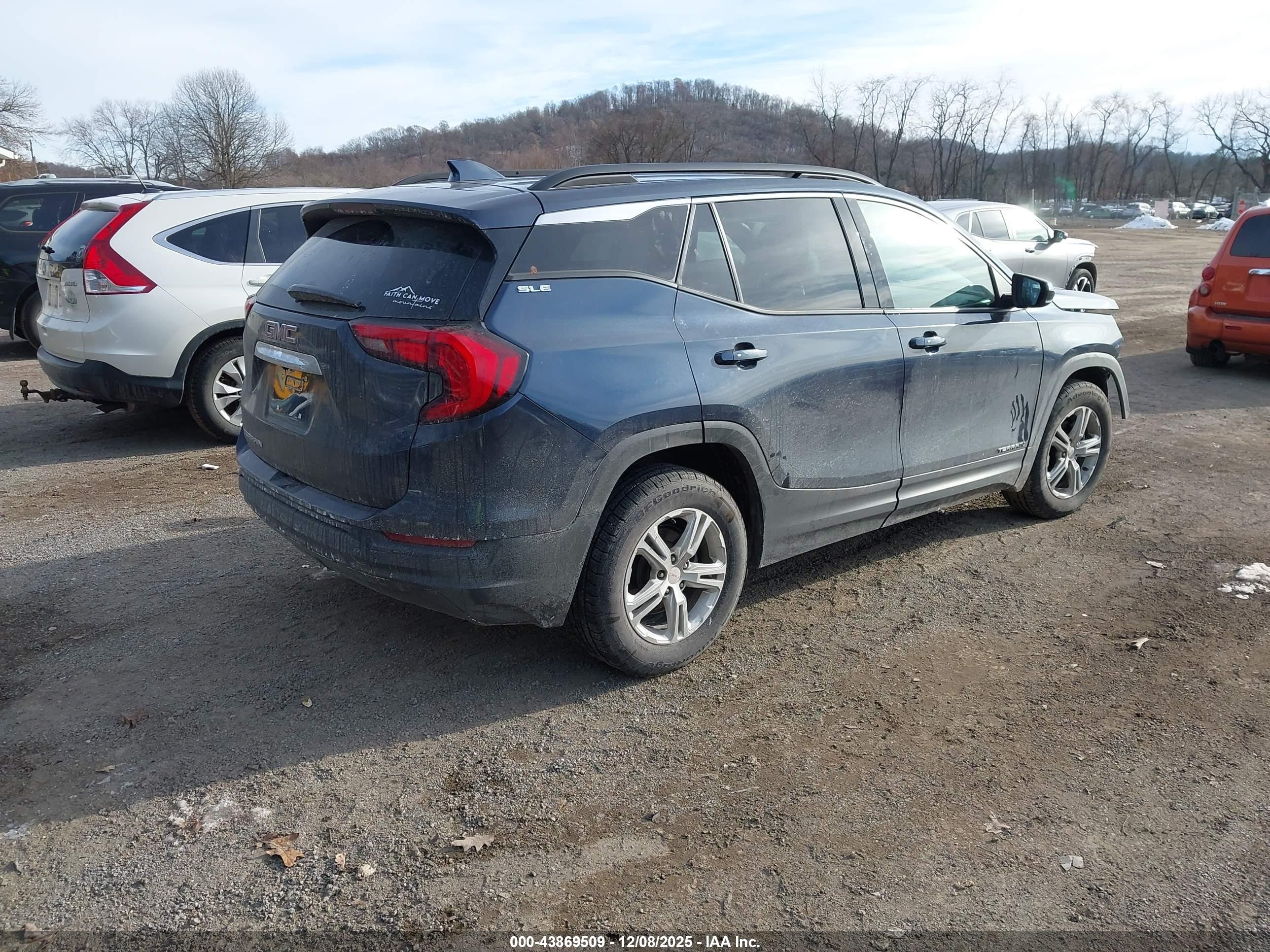 GMC TERRAIN image 4