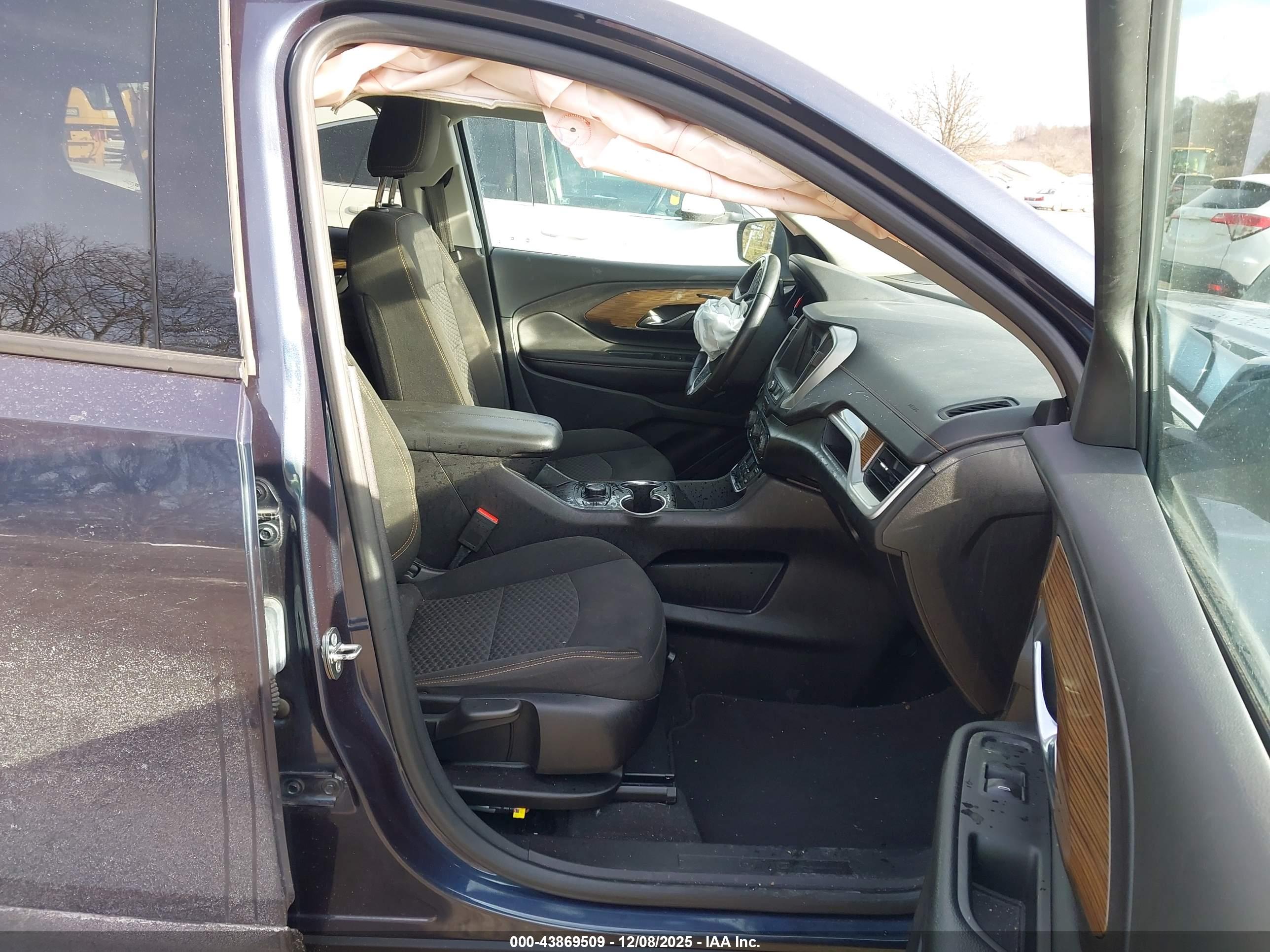 GMC TERRAIN image 5