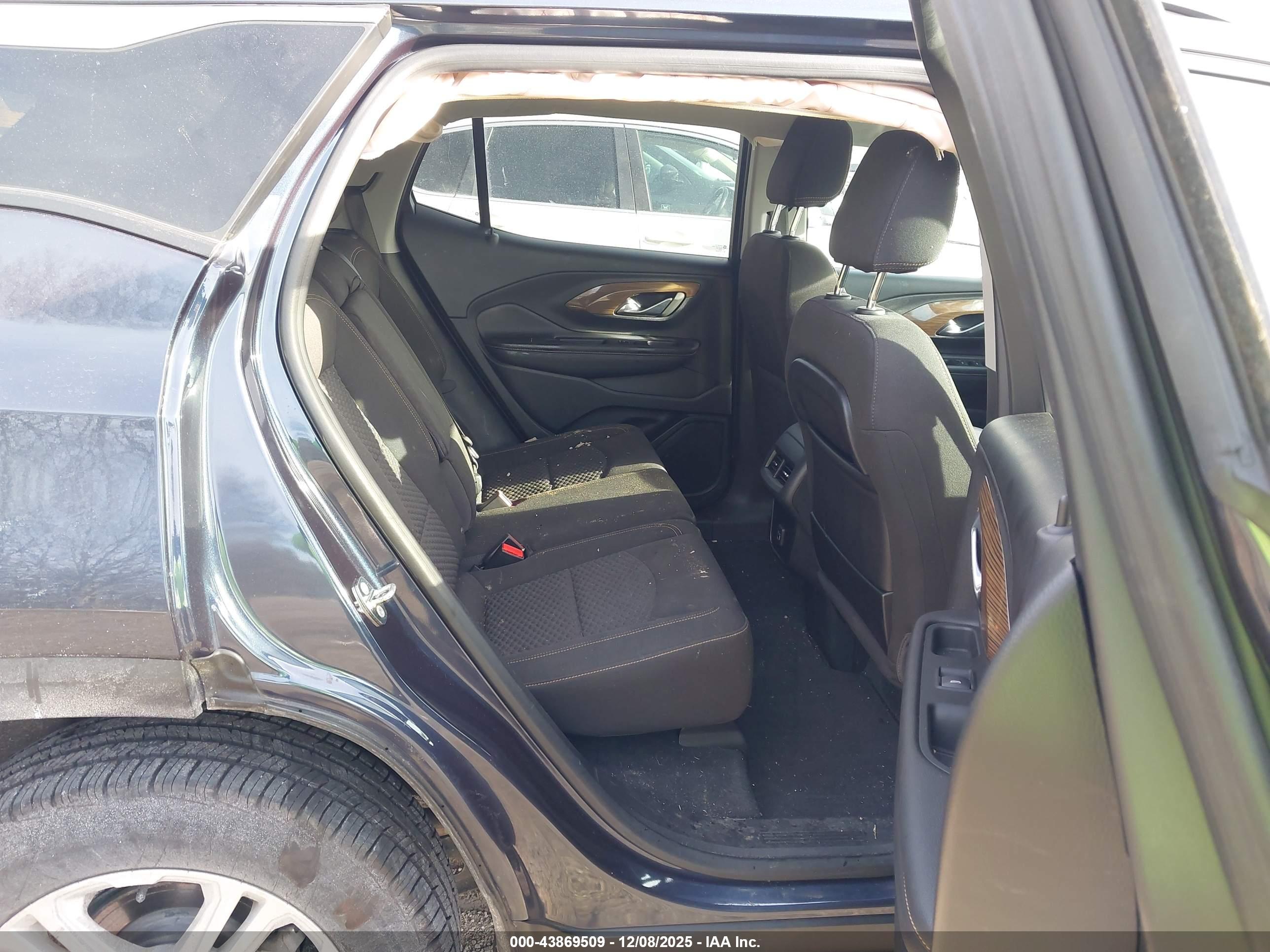 GMC TERRAIN image 8