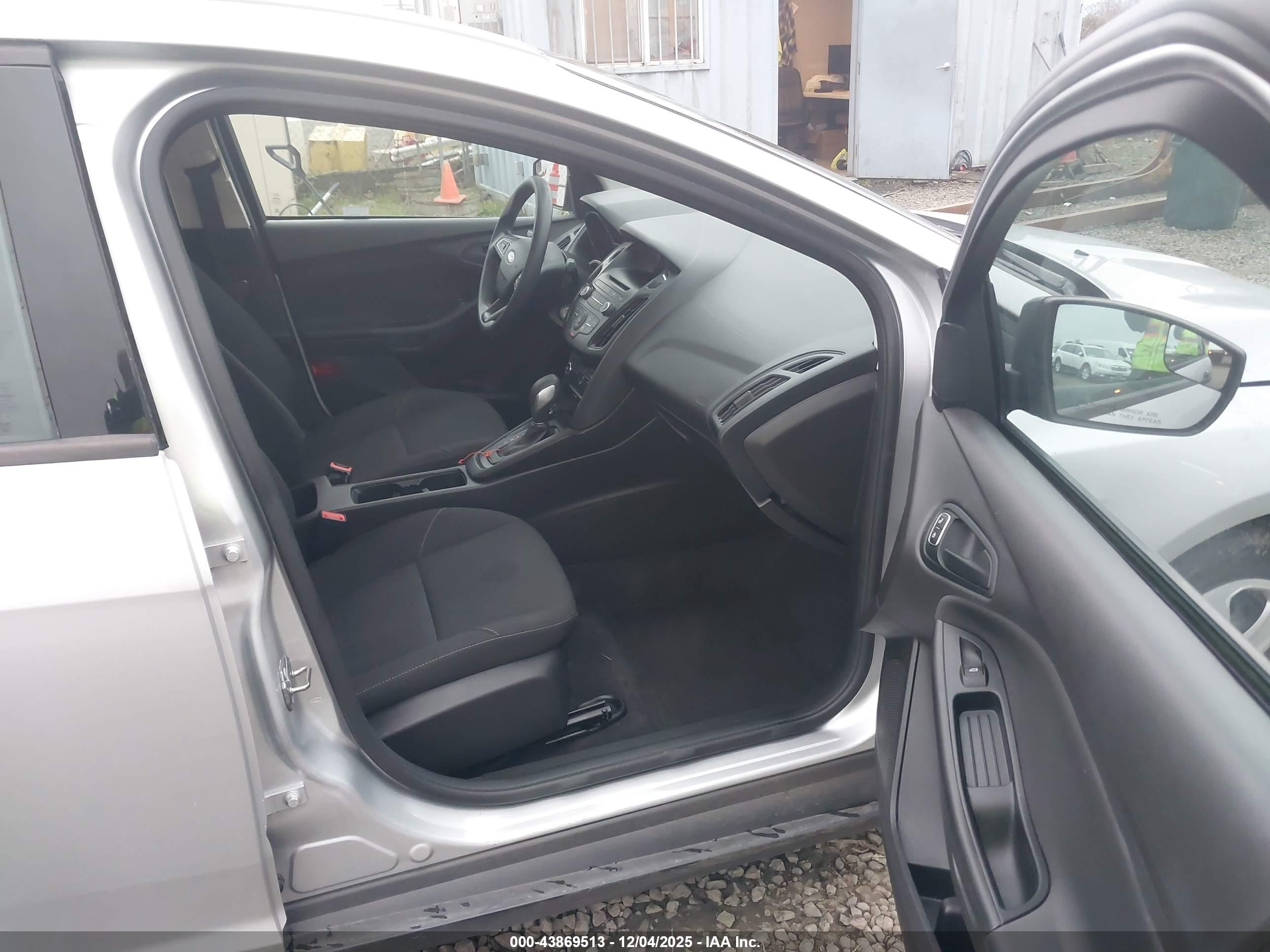 FORD FOCUS image 5