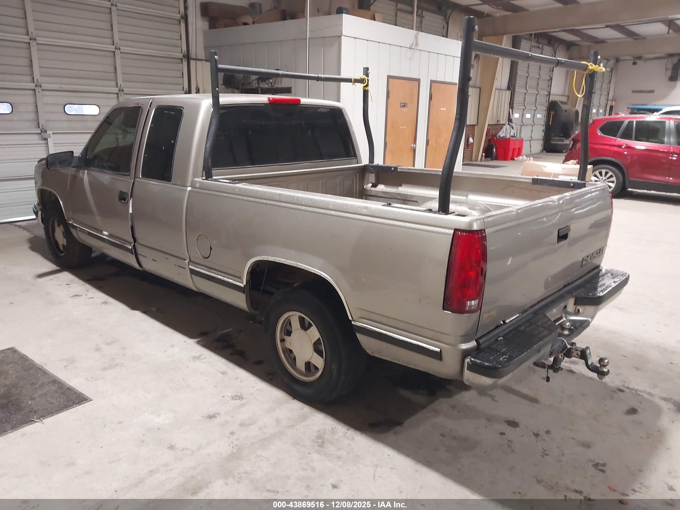 CHEVROLET C1500 image 3