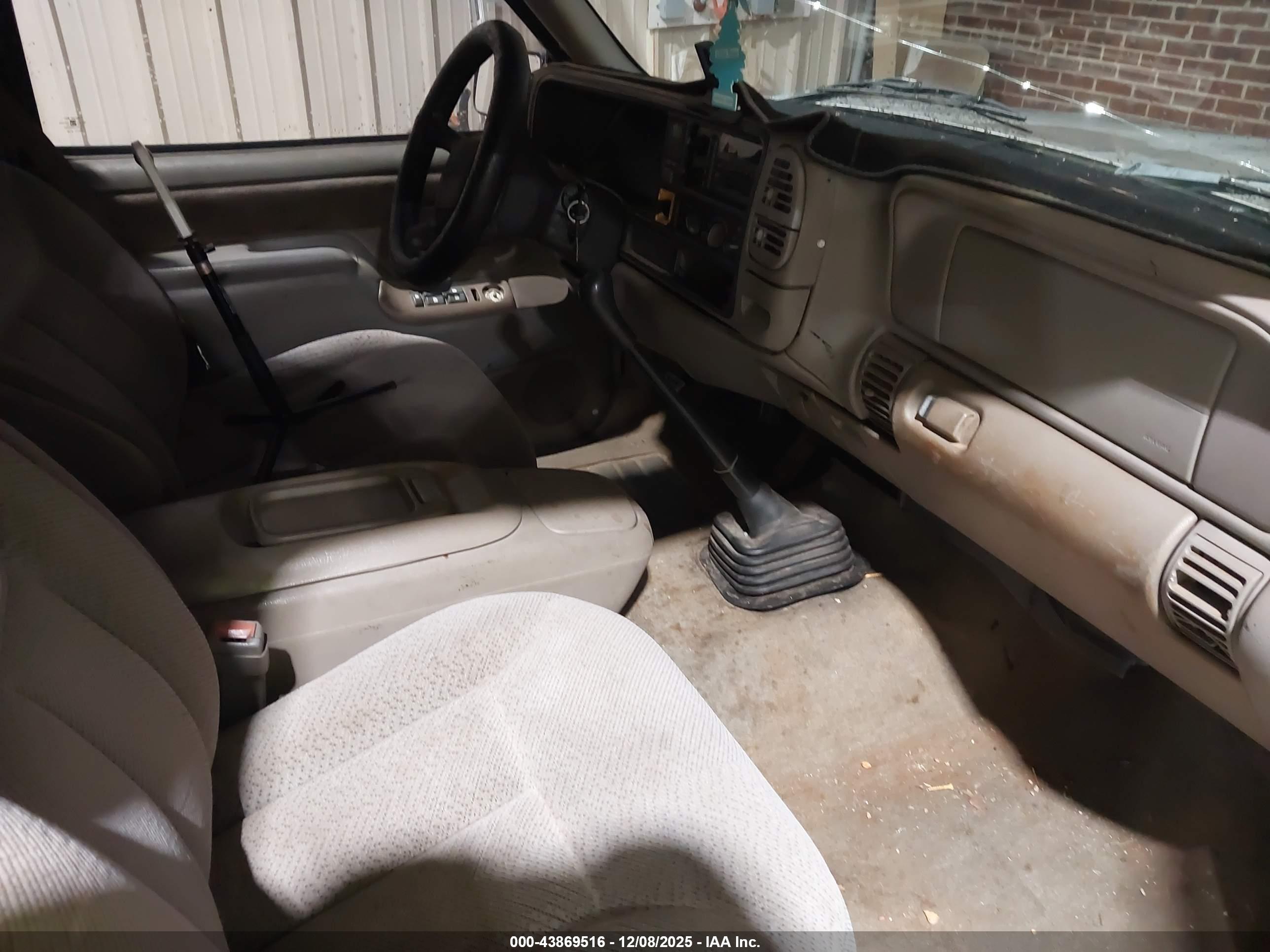 CHEVROLET C1500 image 5