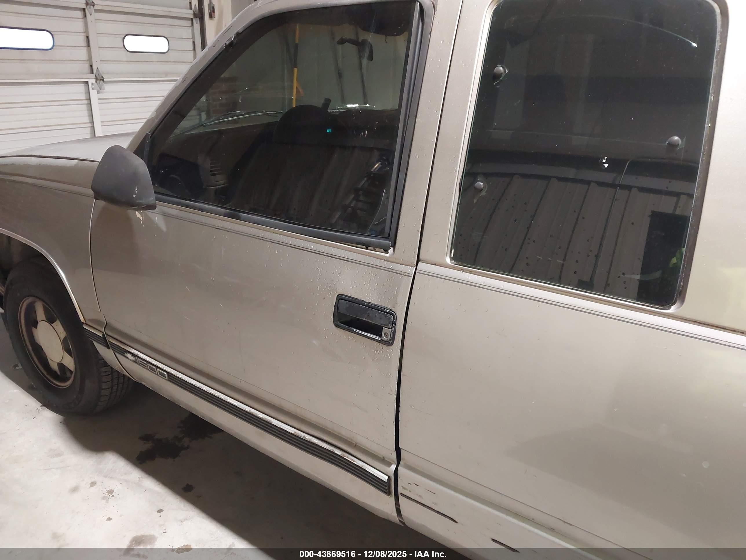 CHEVROLET C1500 image 6