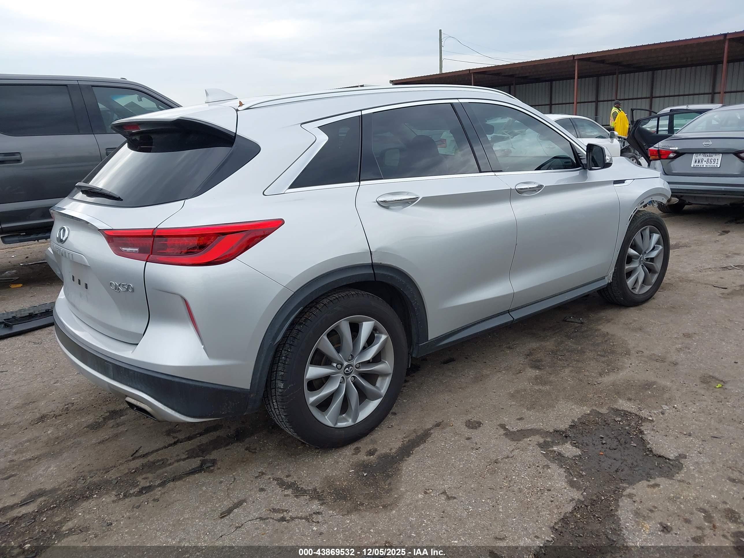 INFINITI QX50 image 4