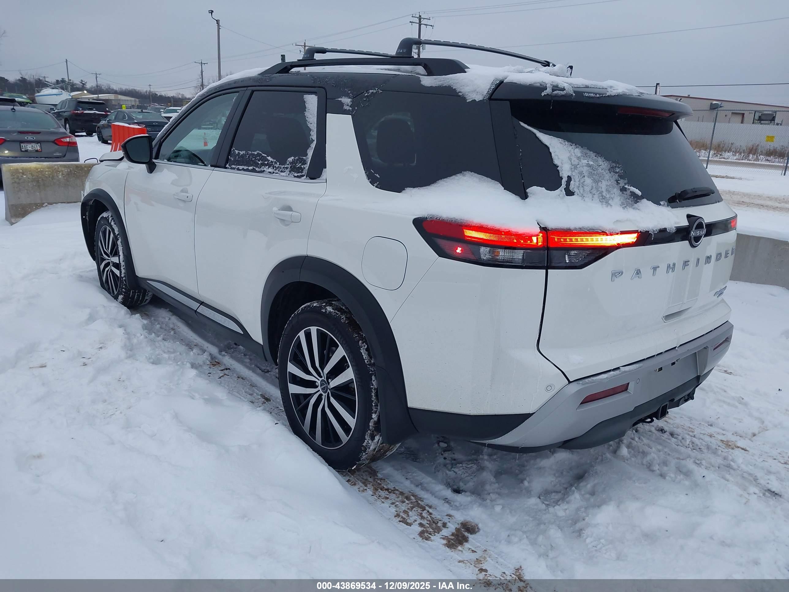 NISSAN PATHFINDER image 3