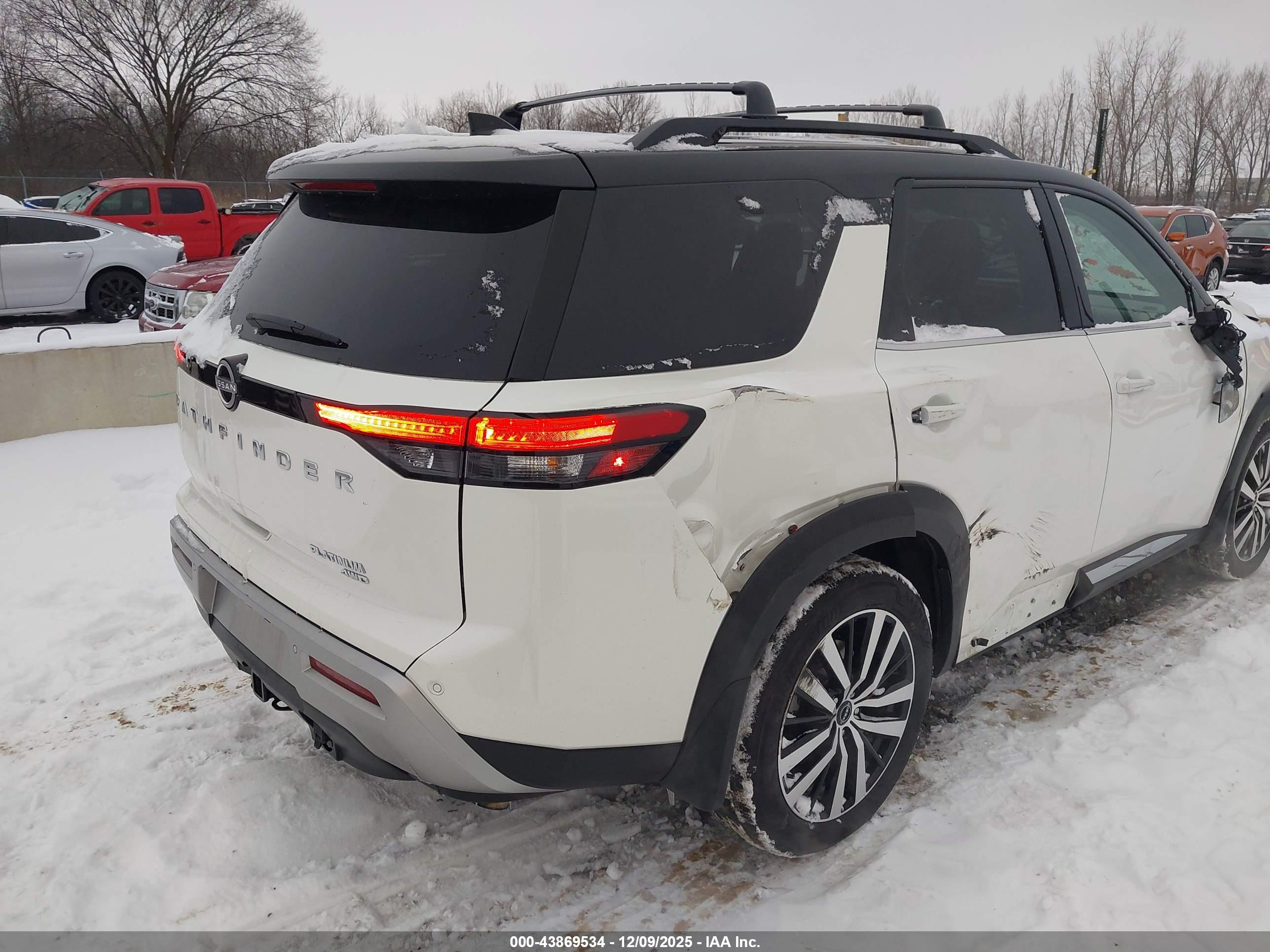 NISSAN PATHFINDER image 4