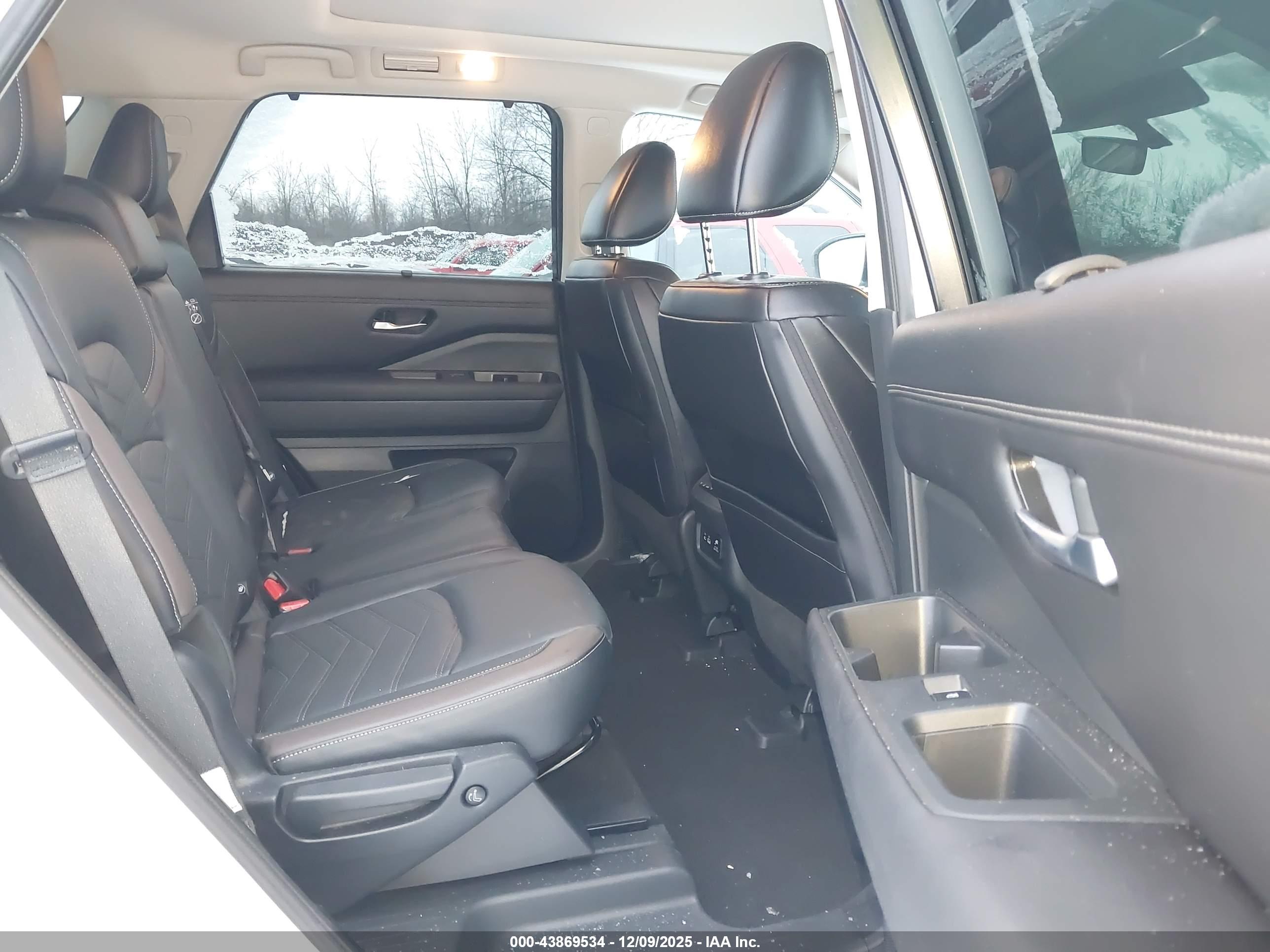 NISSAN PATHFINDER image 8