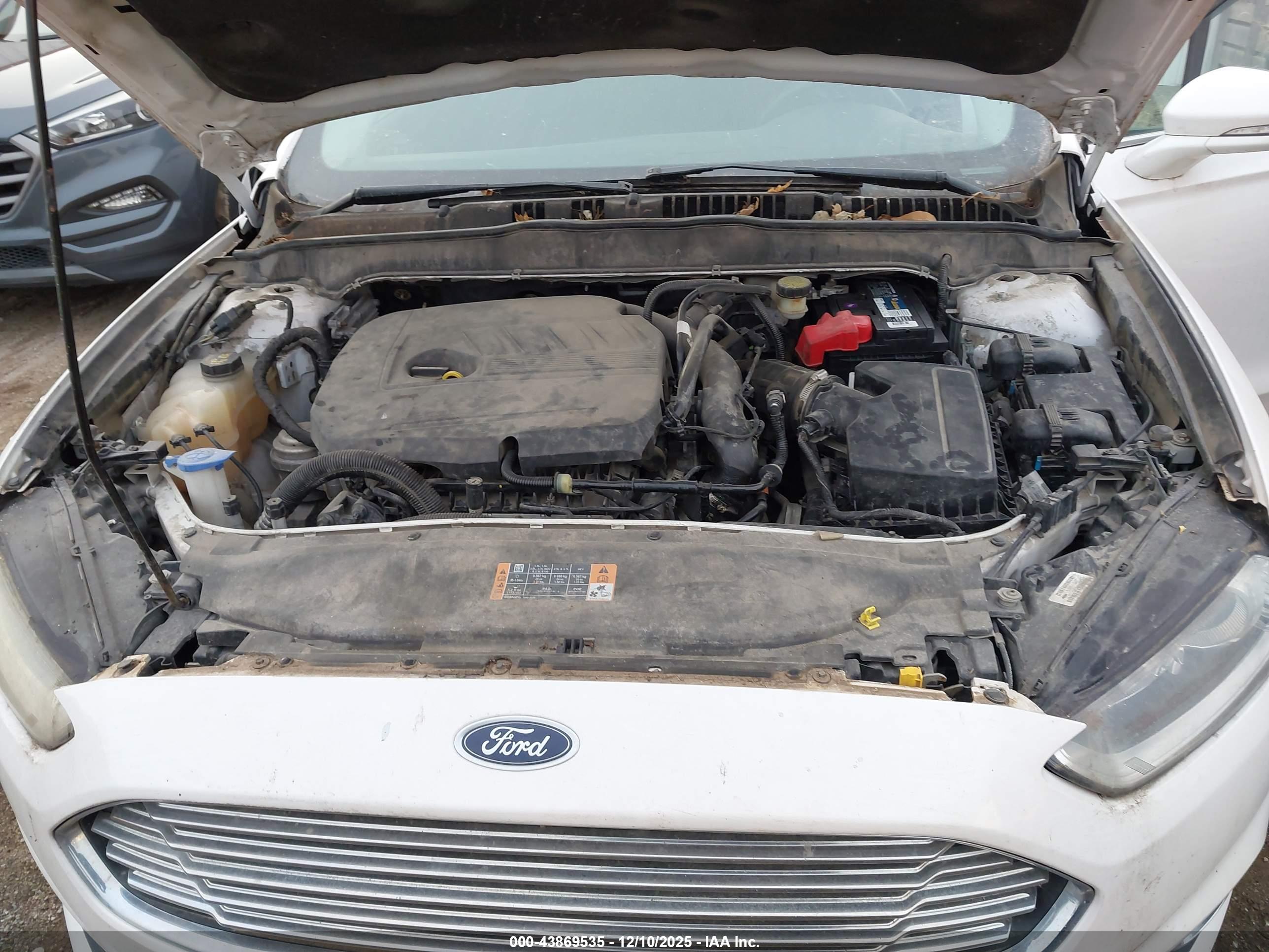 FORD FUSION image 10