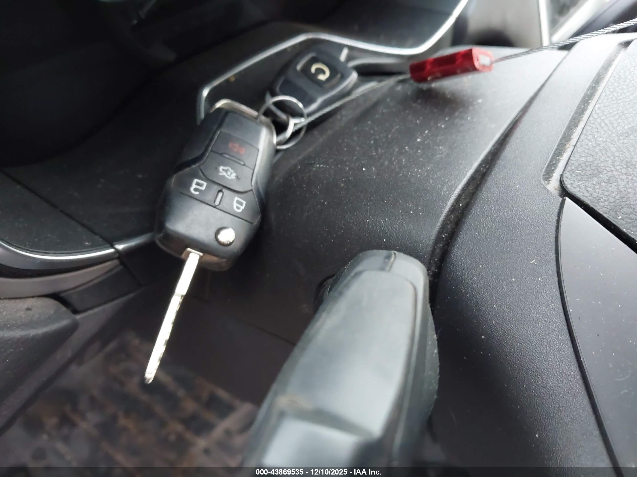 FORD FUSION image 11