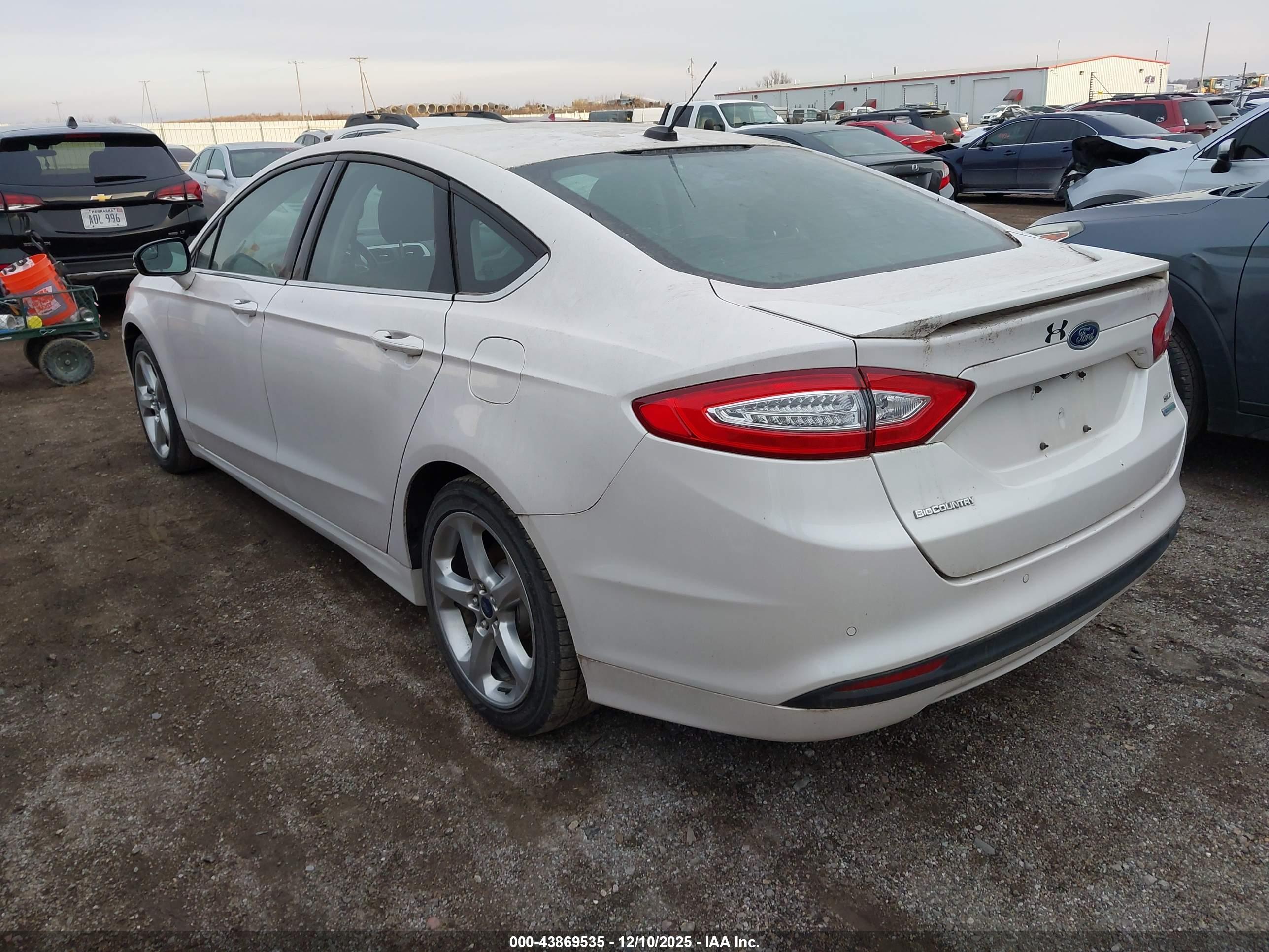FORD FUSION image 3