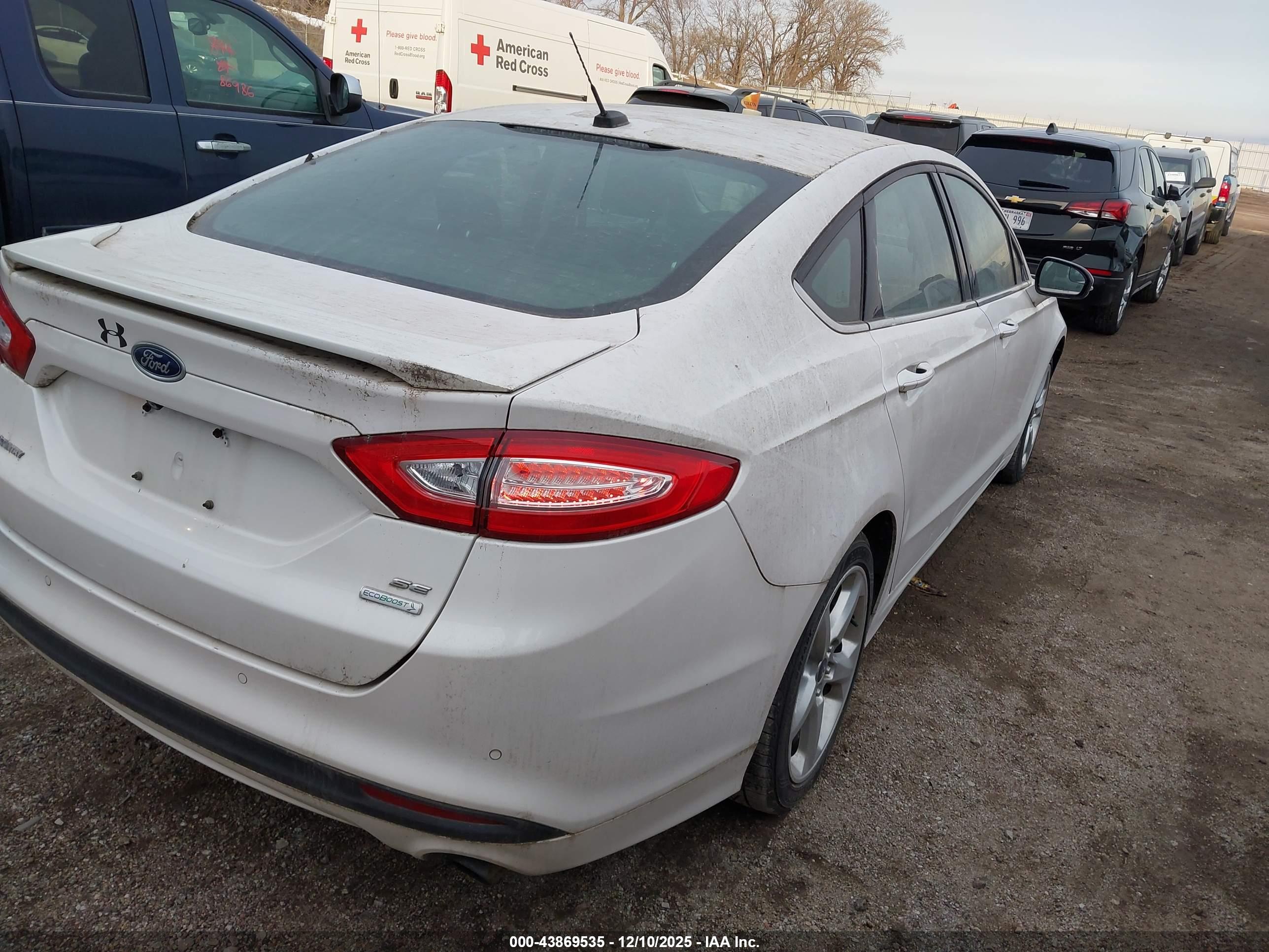 FORD FUSION image 4