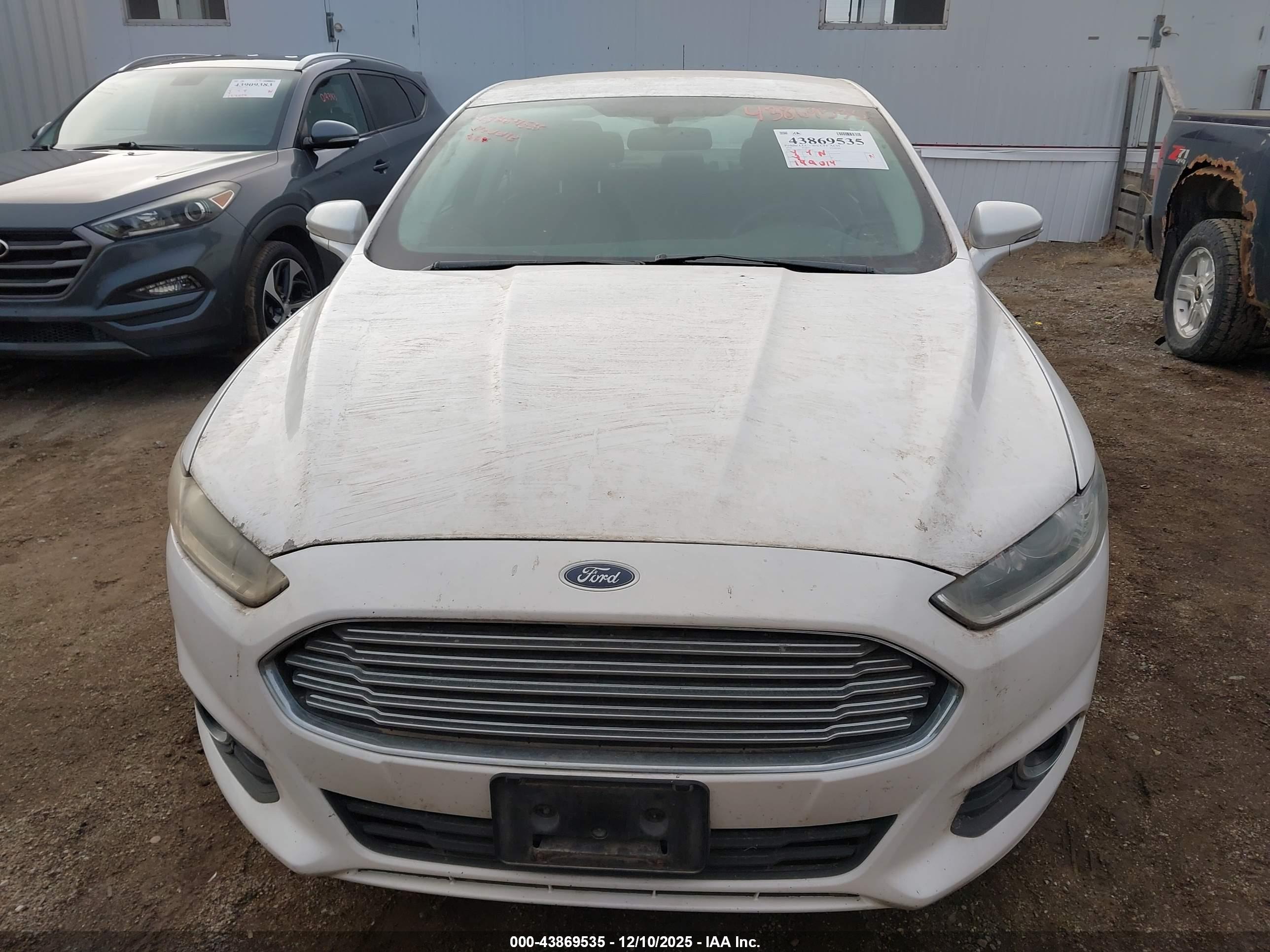 FORD FUSION image 6