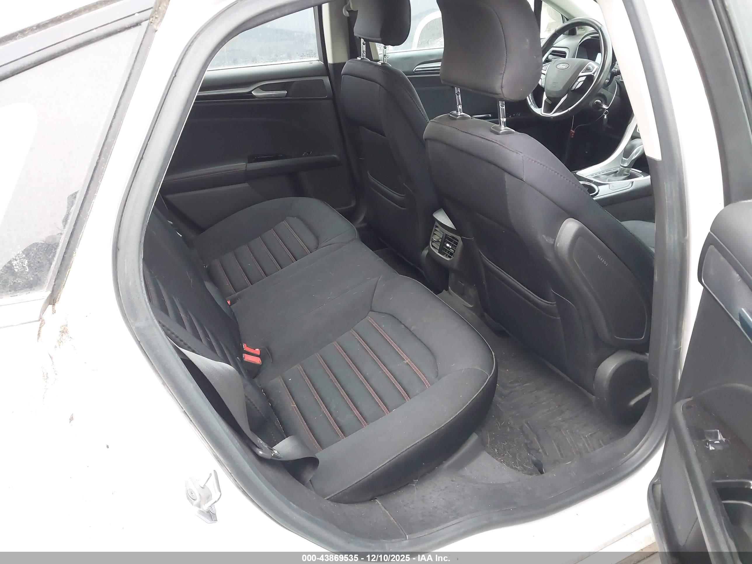 FORD FUSION image 8