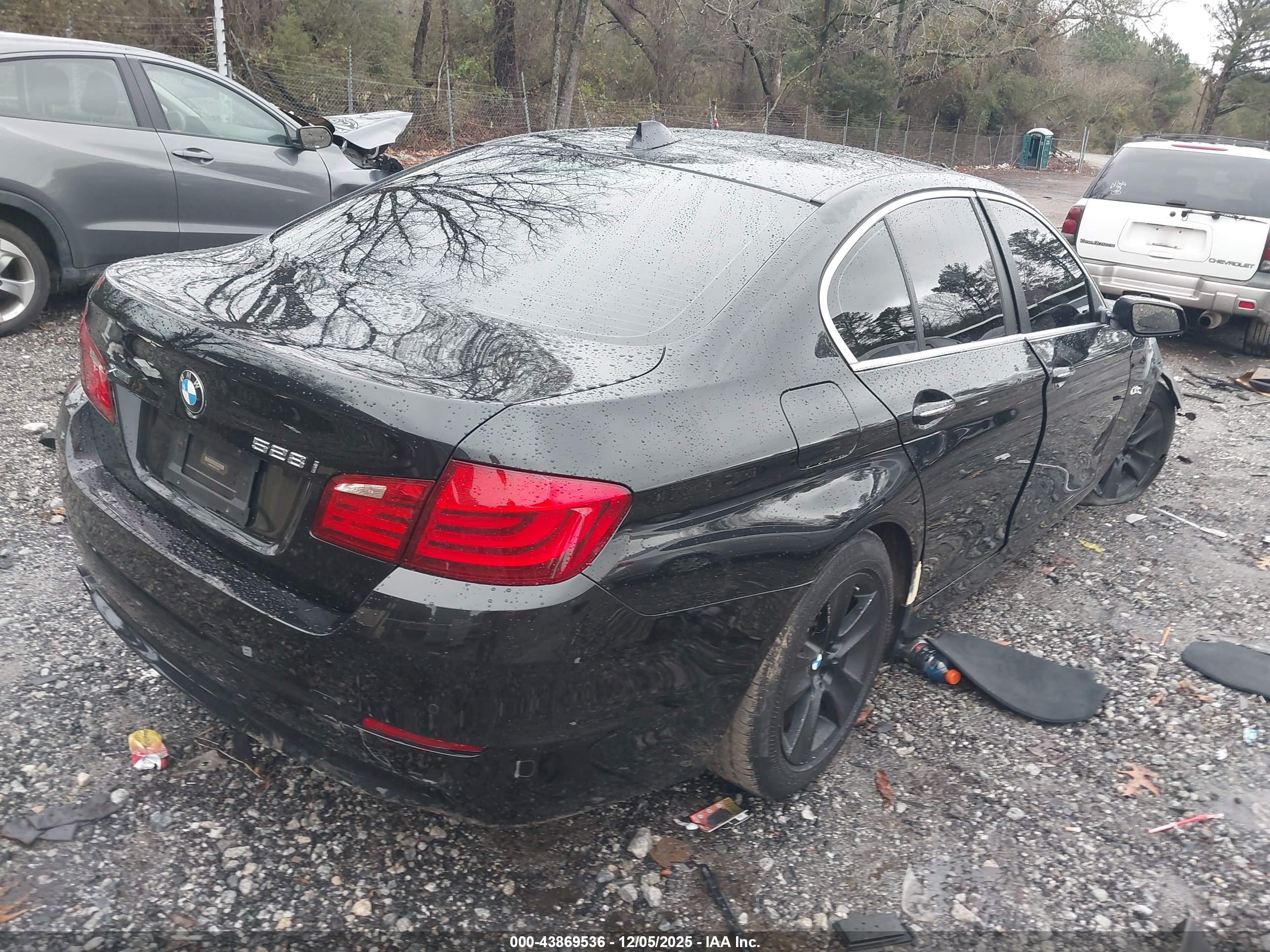 BMW 528I image 4