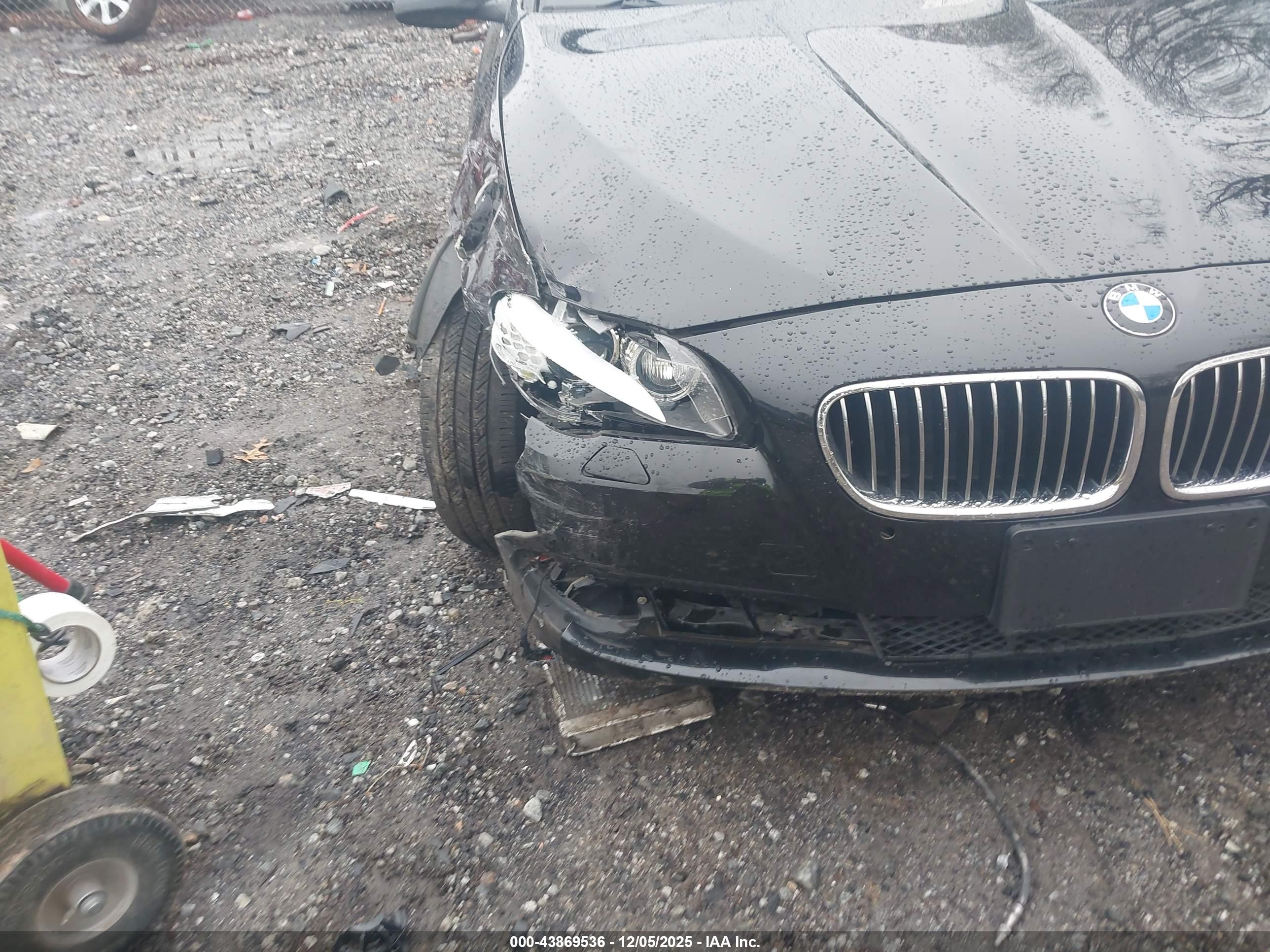 BMW 528I image 6
