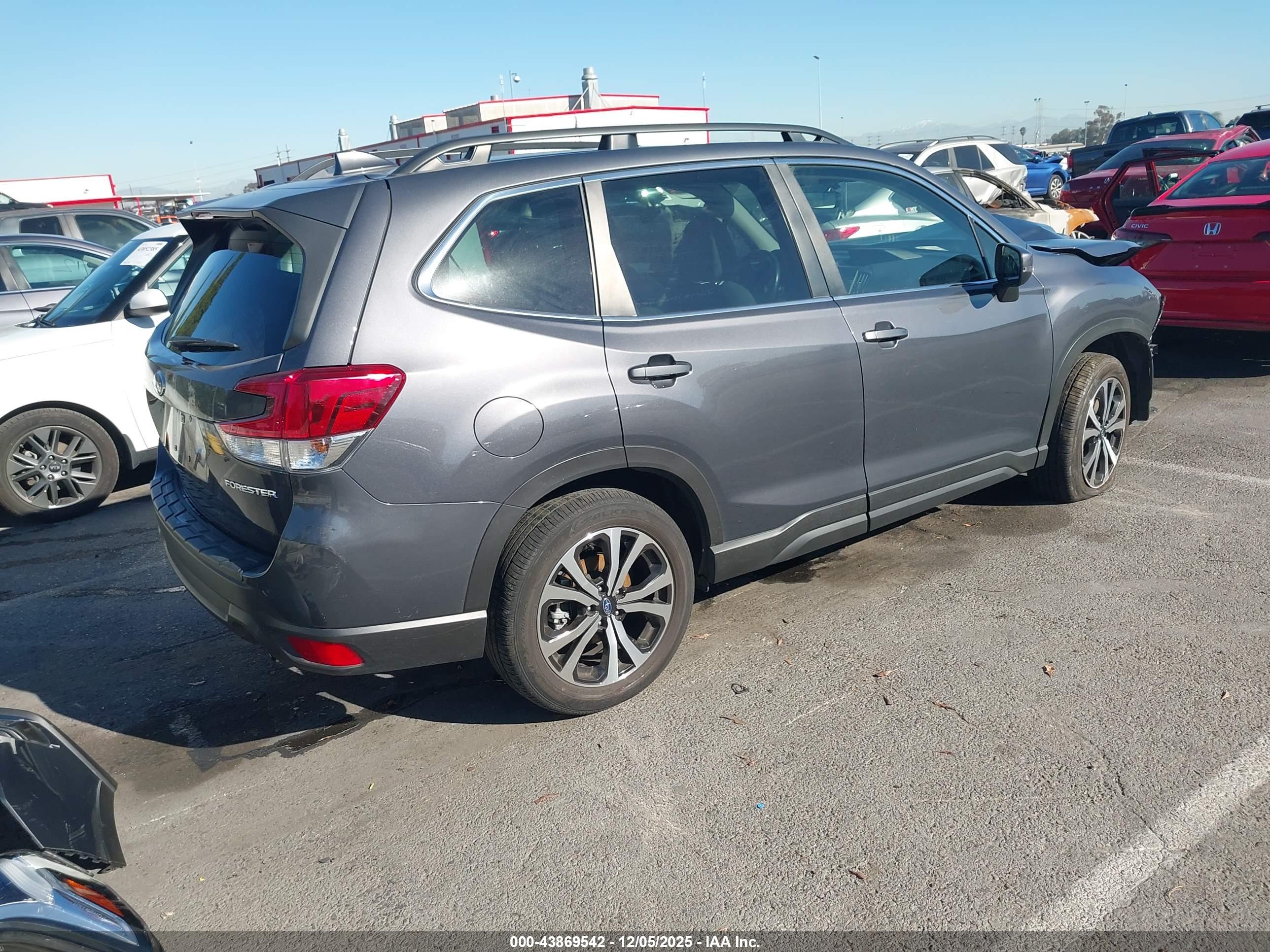 SUBARU FORESTER image 4