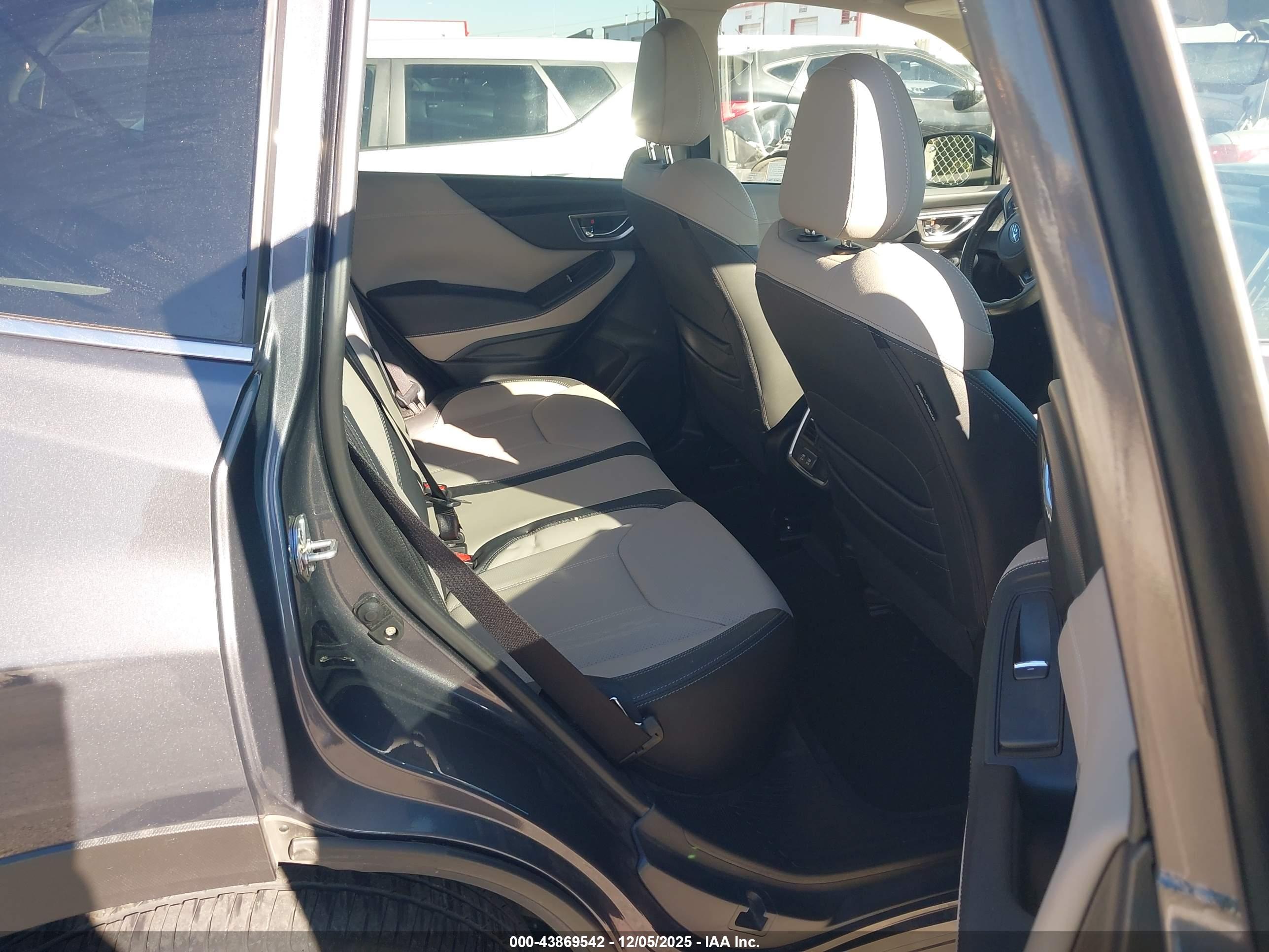 SUBARU FORESTER image 8