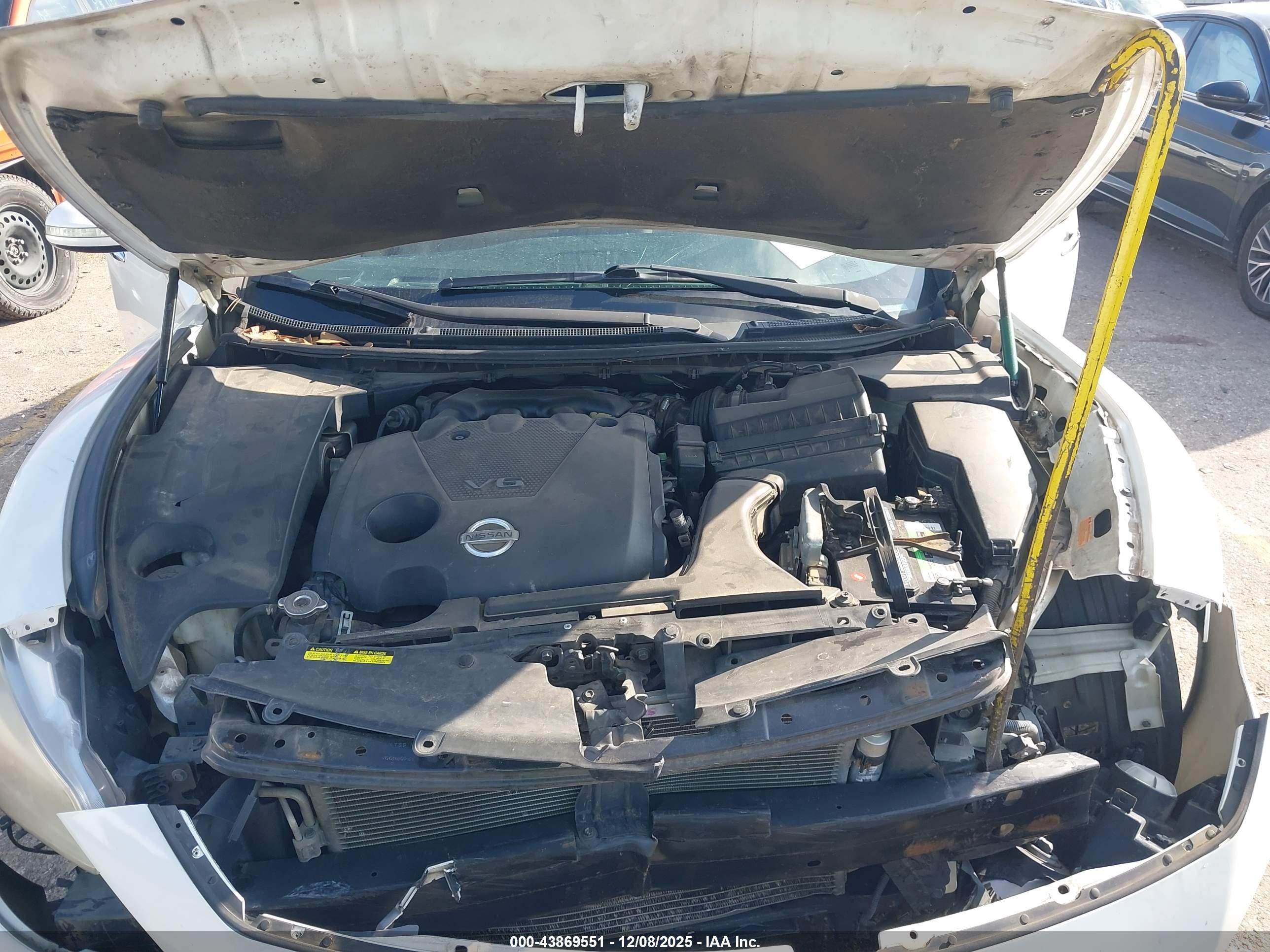 NISSAN MAXIMA image 10