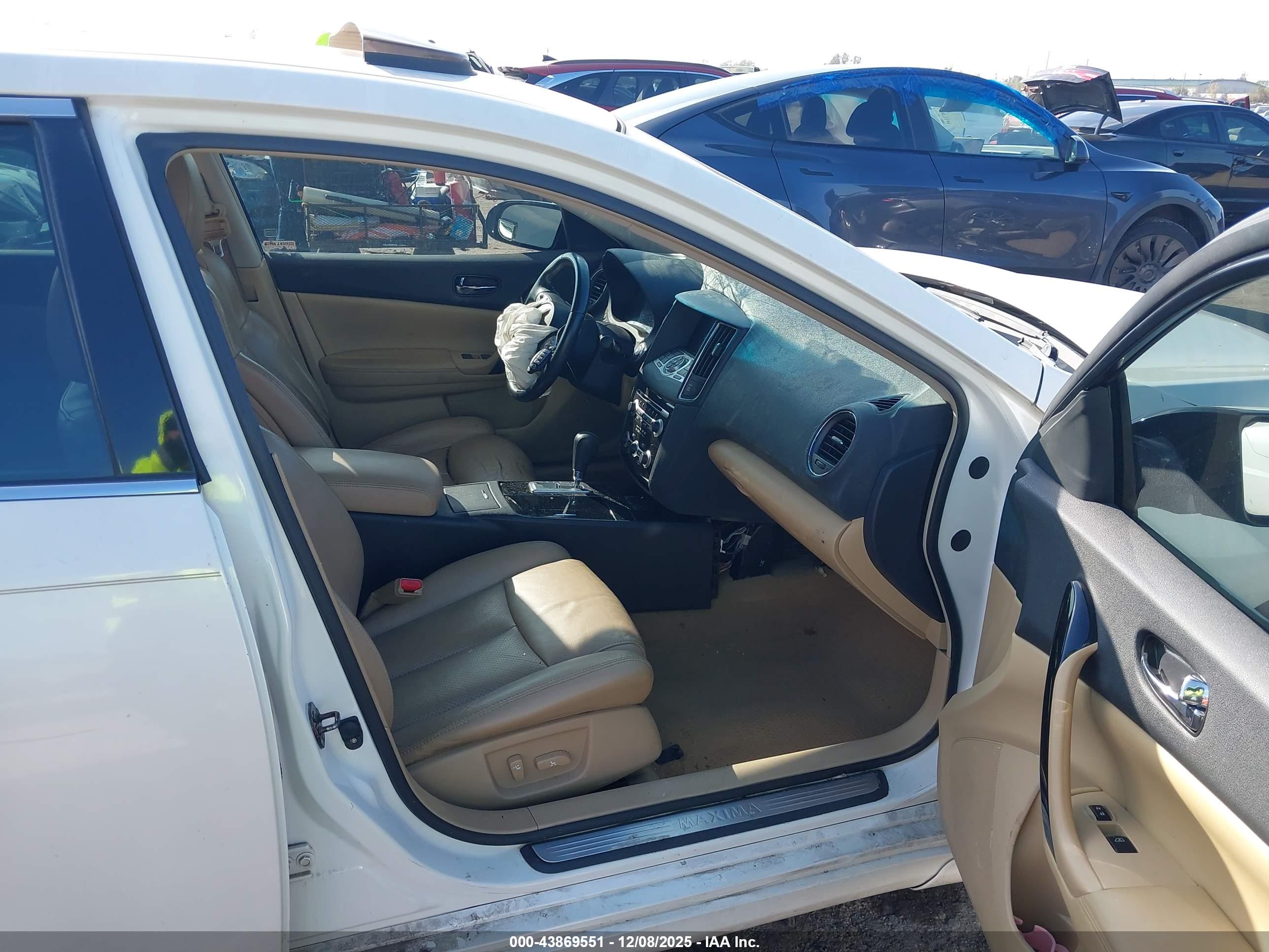 NISSAN MAXIMA image 5