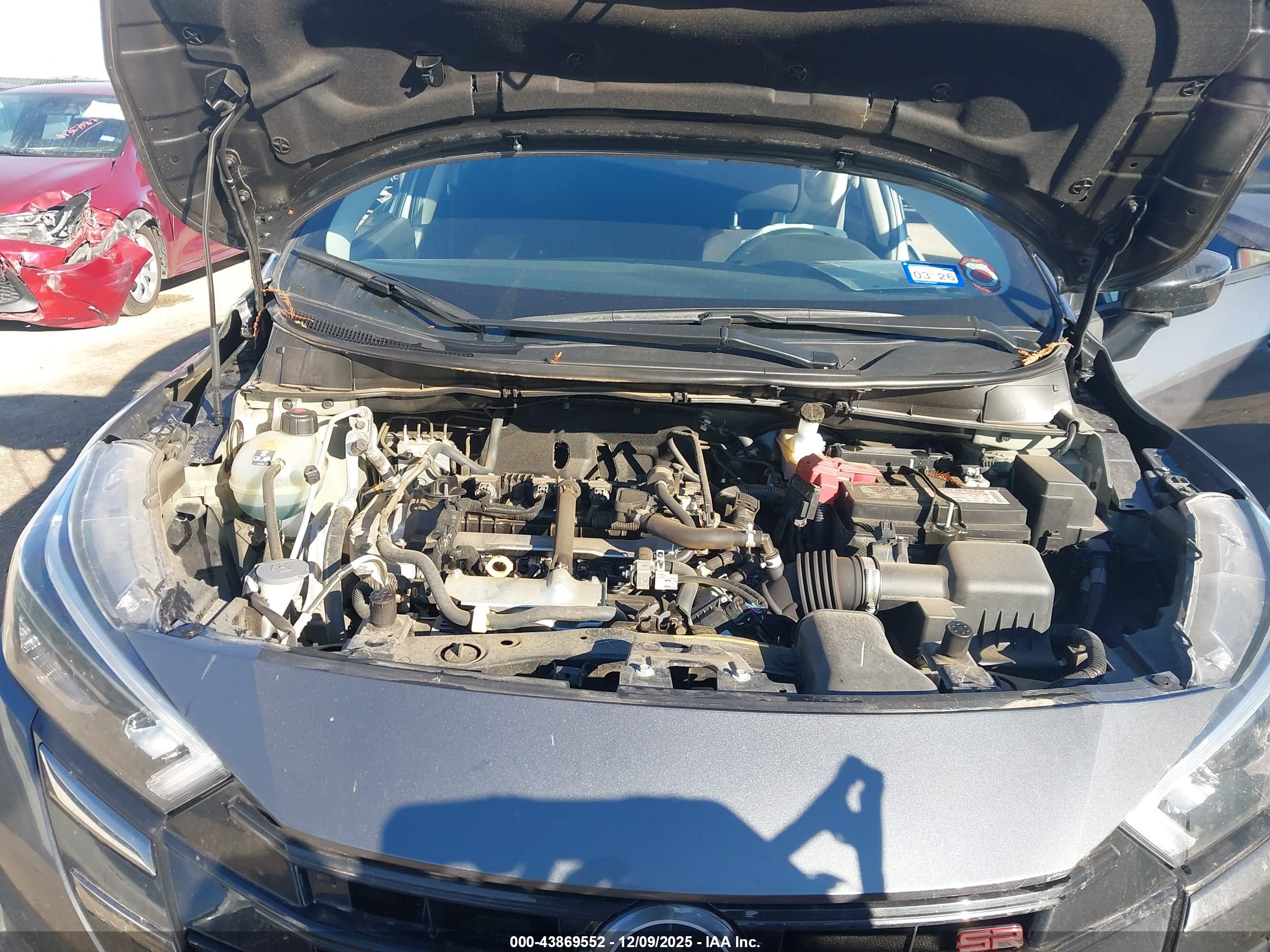 NISSAN VERSA image 10