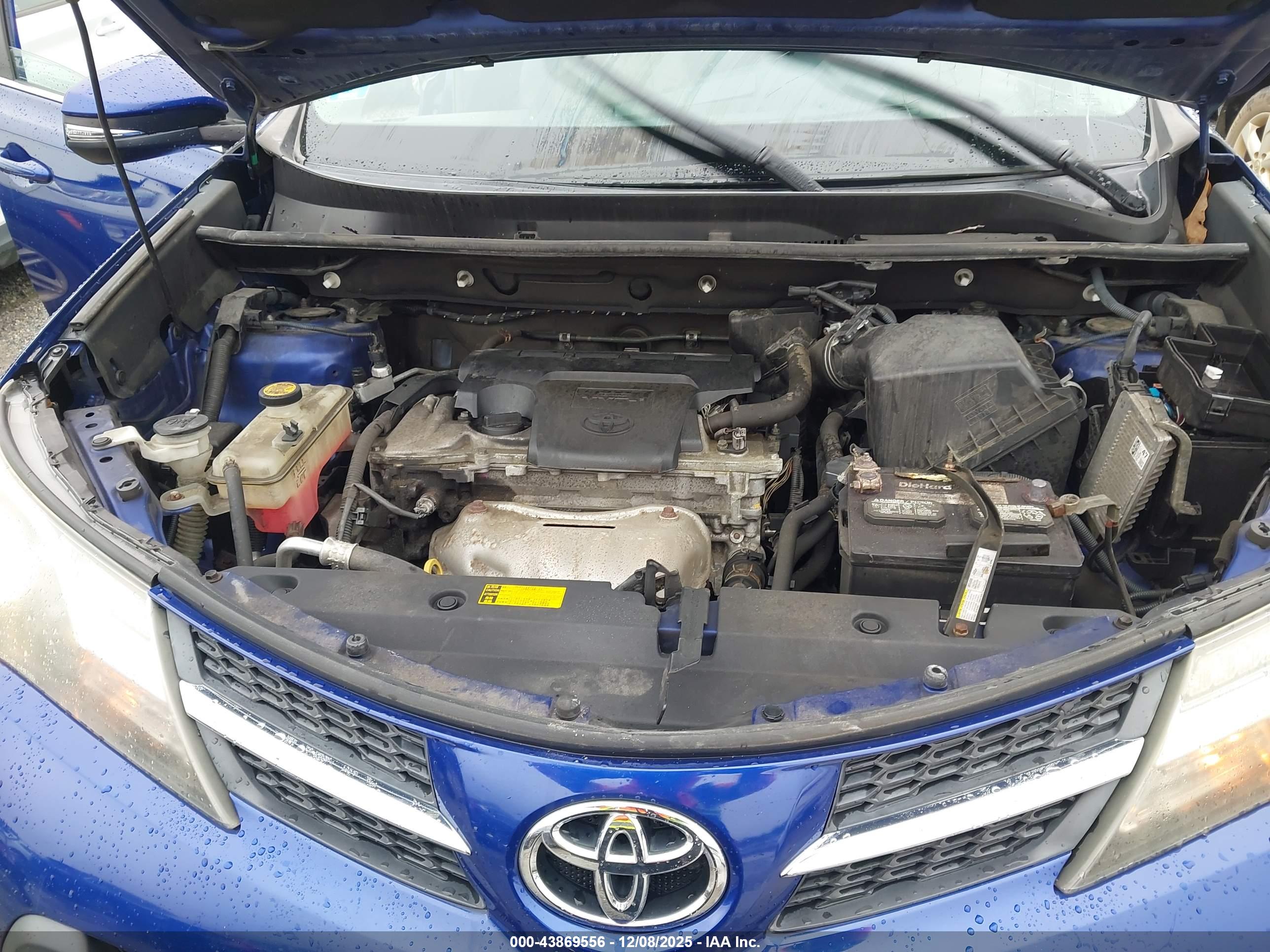 TOYOTA RAV4 image 10