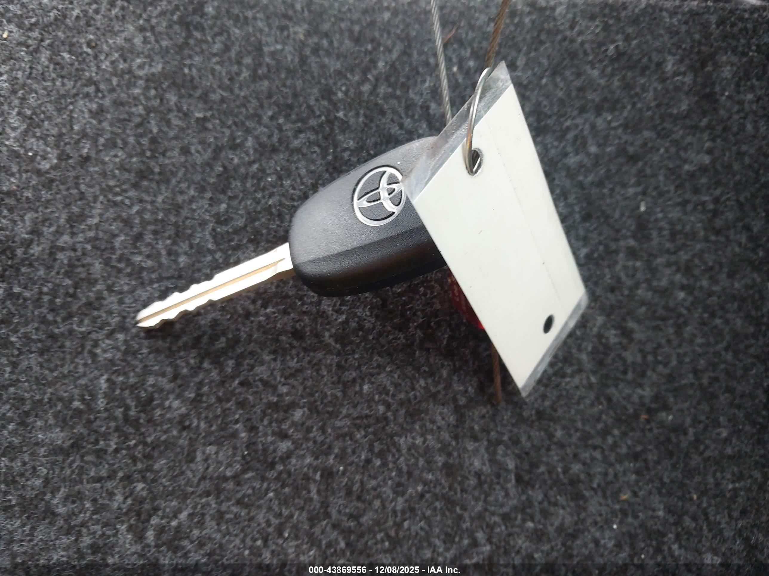 TOYOTA RAV4 image 11