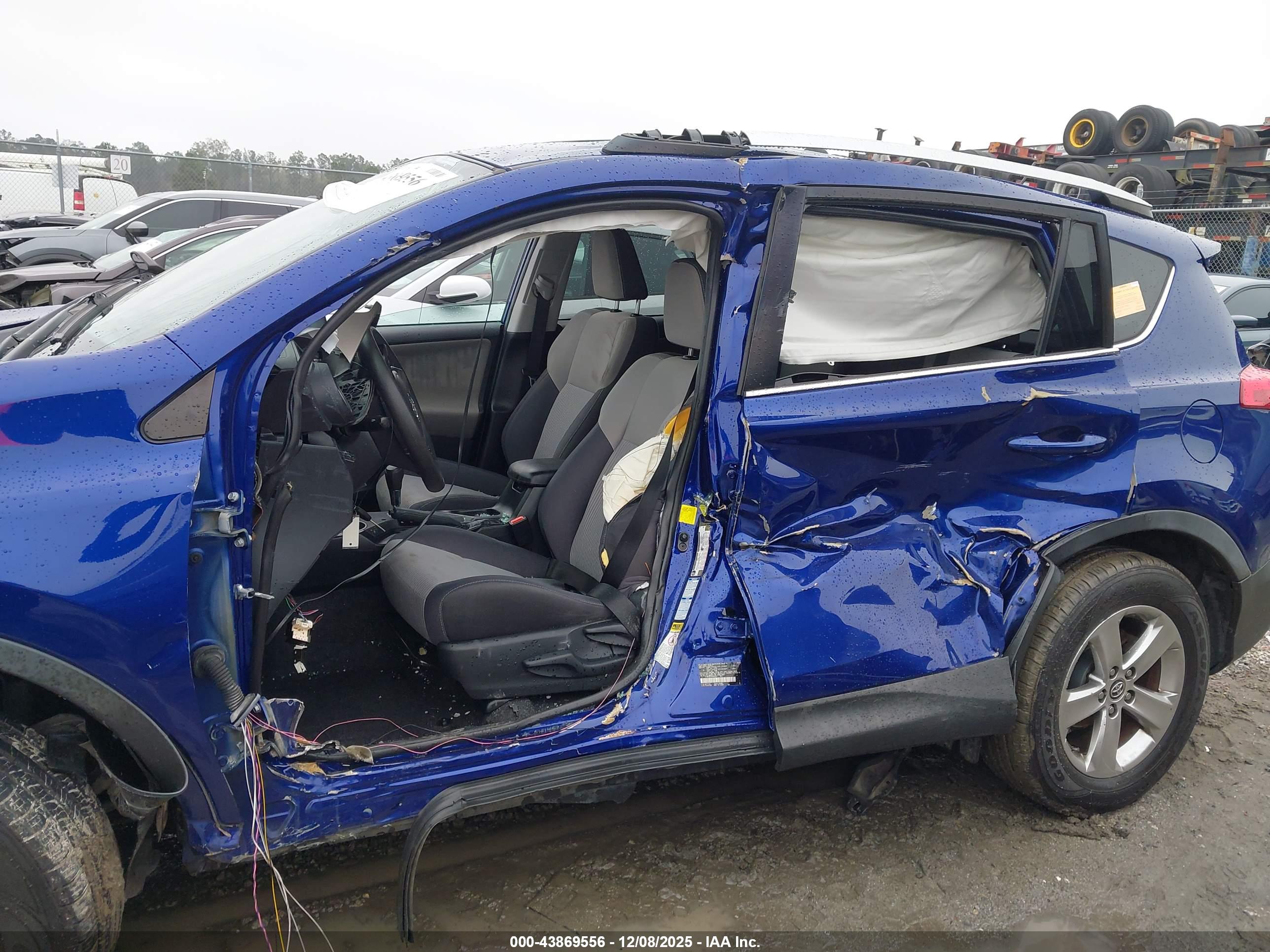 TOYOTA RAV4 image 6