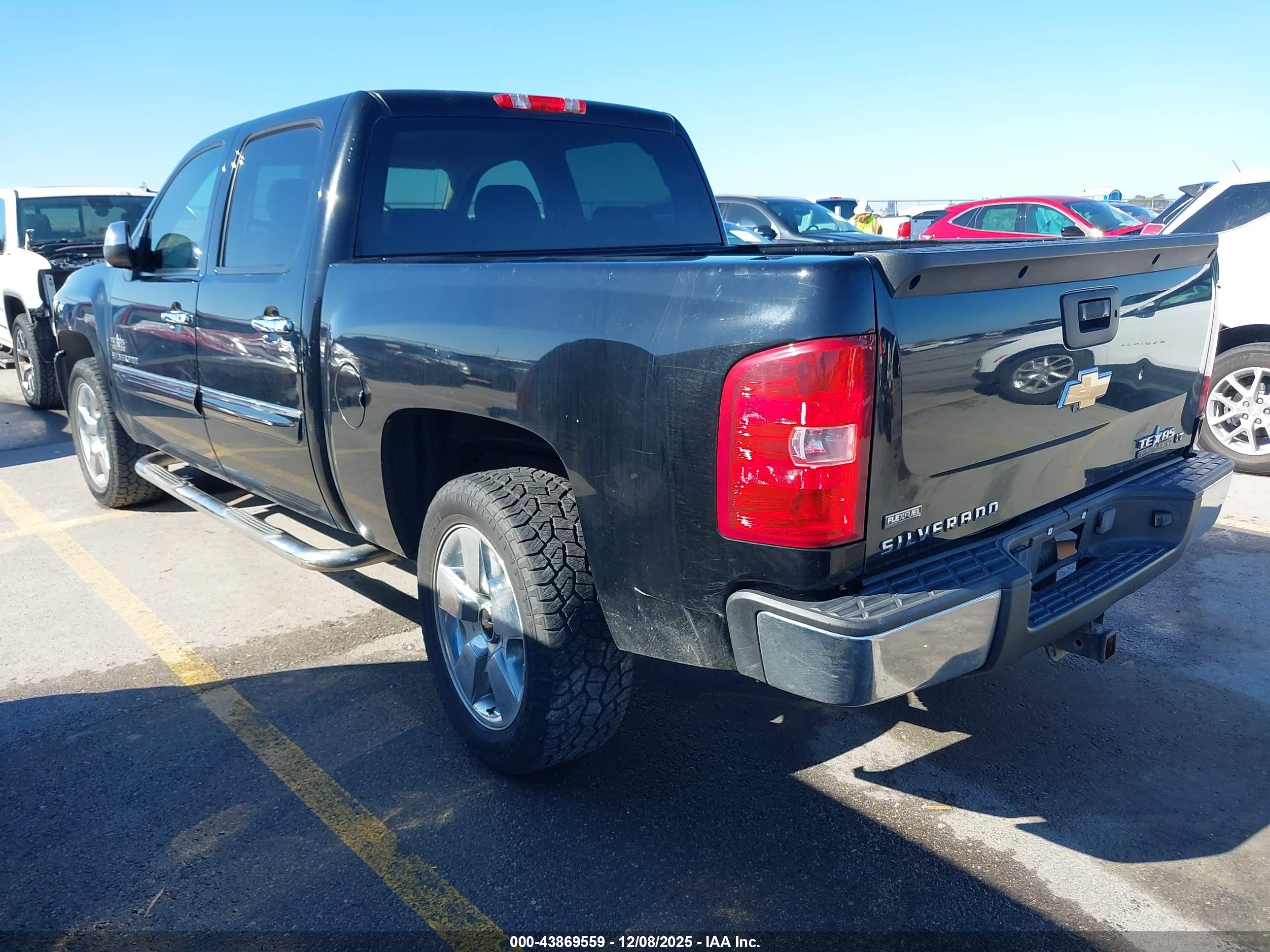 CHEVROLET SILVERADO image 3