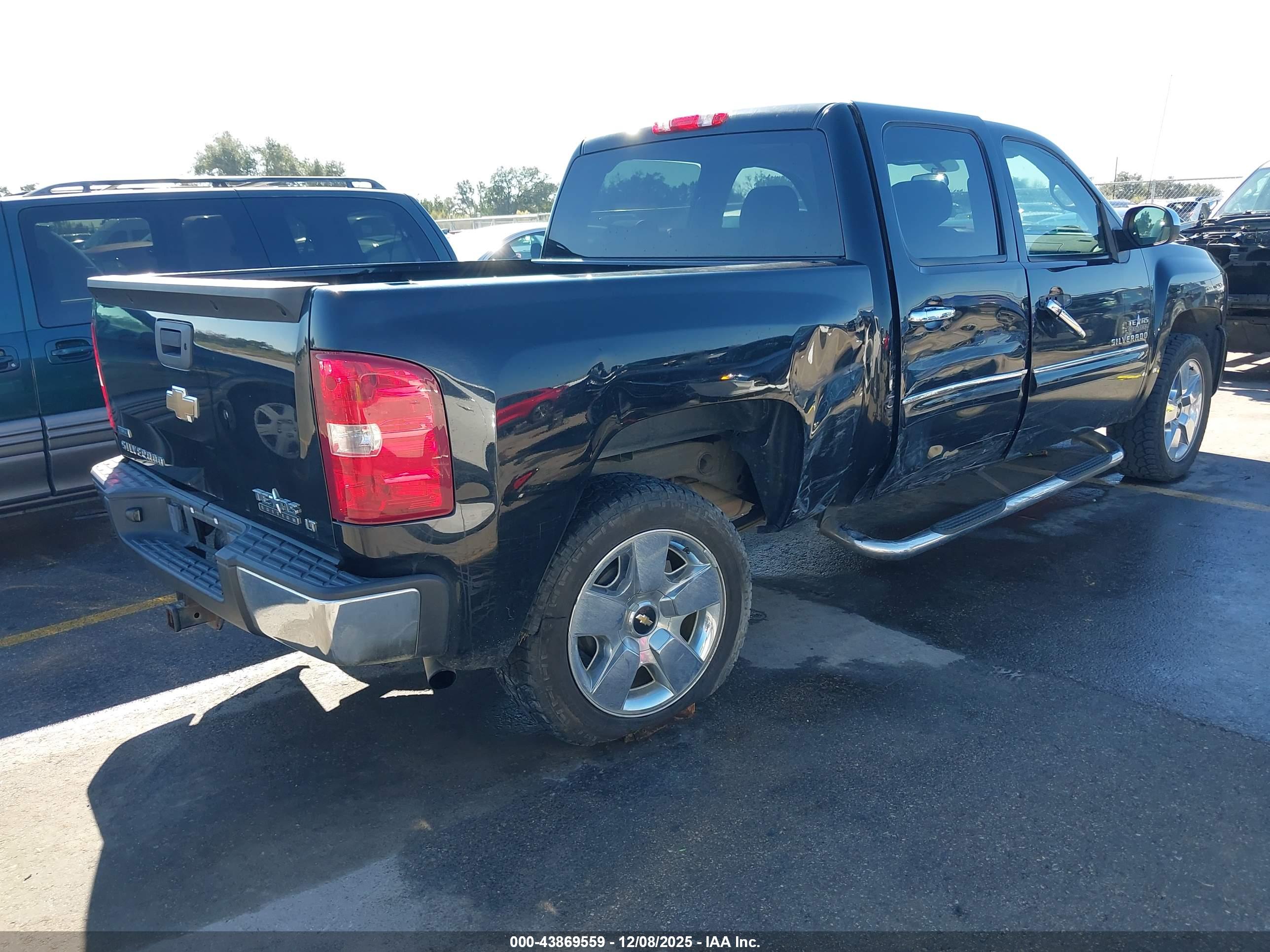 CHEVROLET SILVERADO image 4