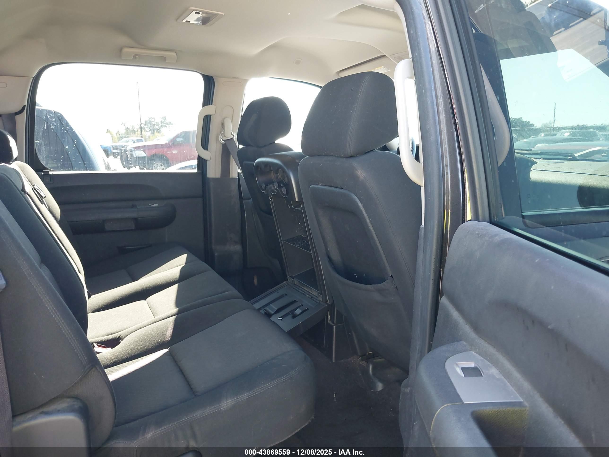 CHEVROLET SILVERADO image 8