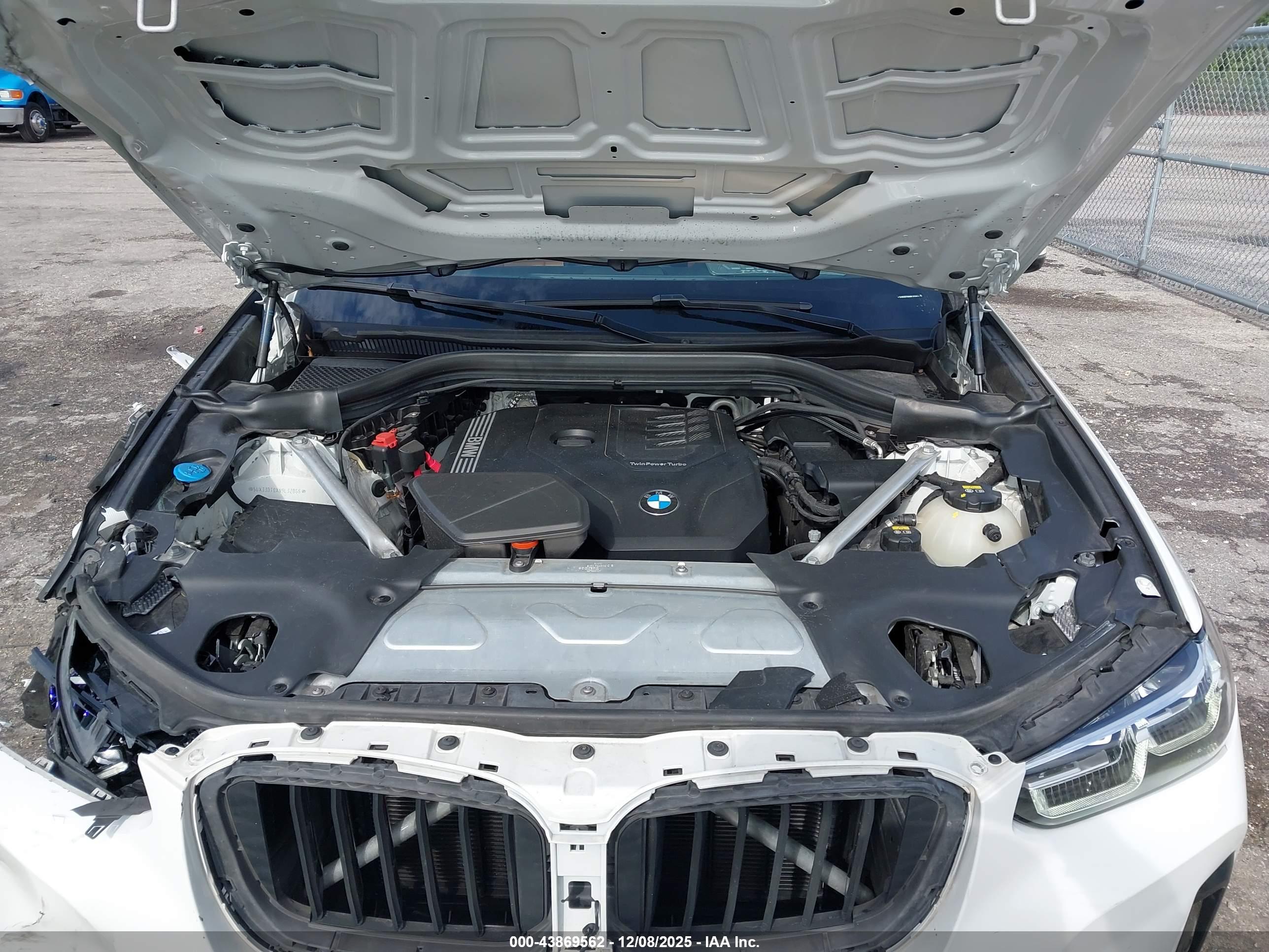BMW X4 image 10