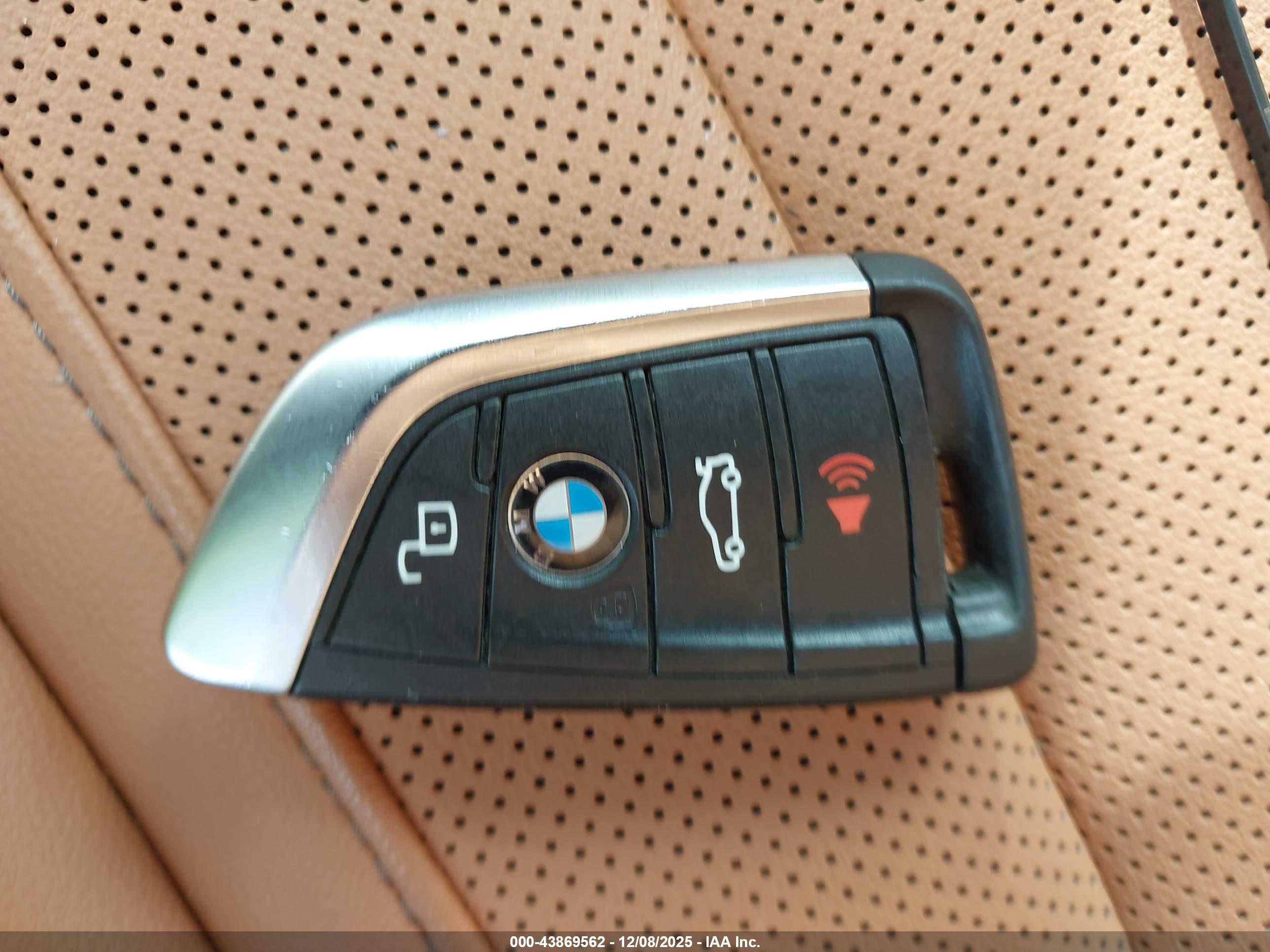 BMW X4 image 11