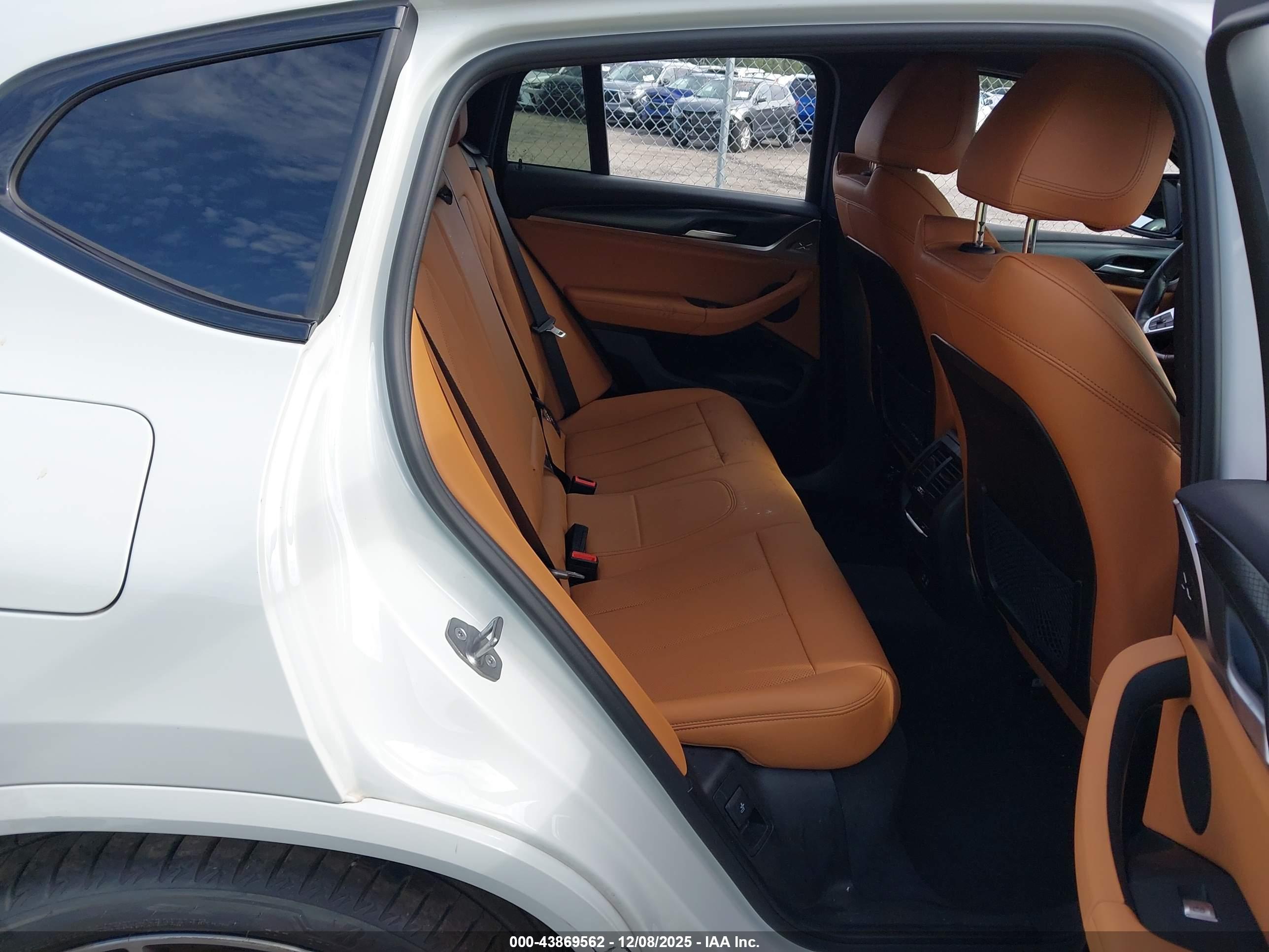 BMW X4 image 8