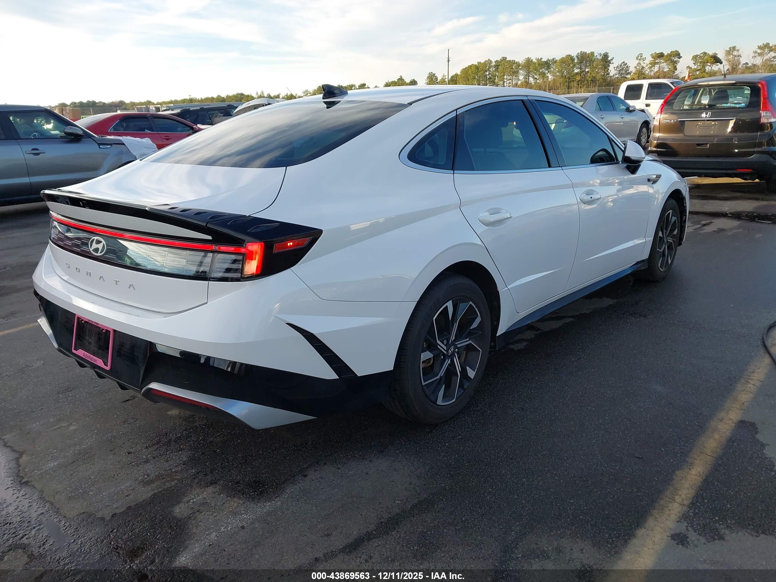 HYUNDAI SONATA image 4