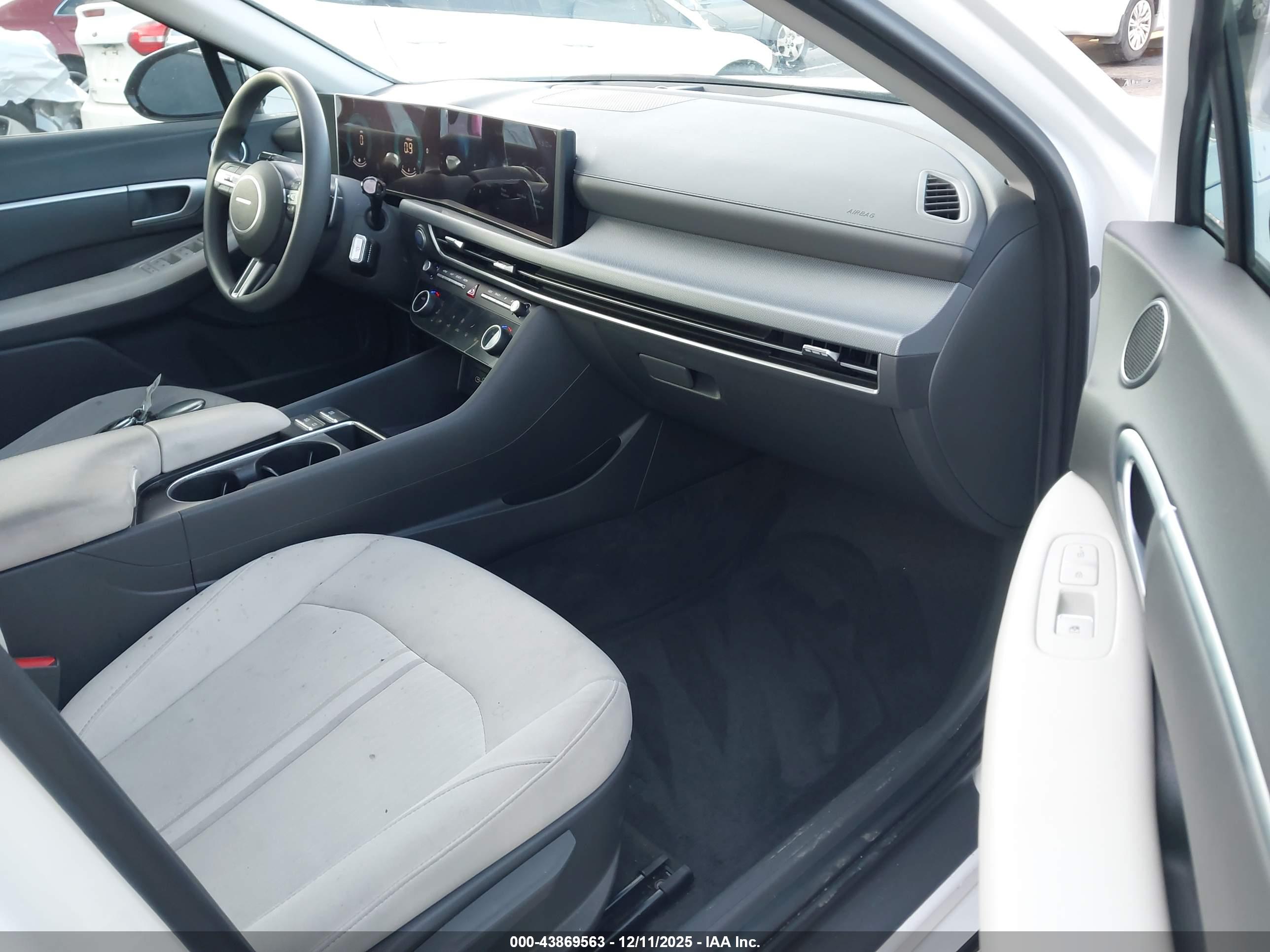 HYUNDAI SONATA image 5