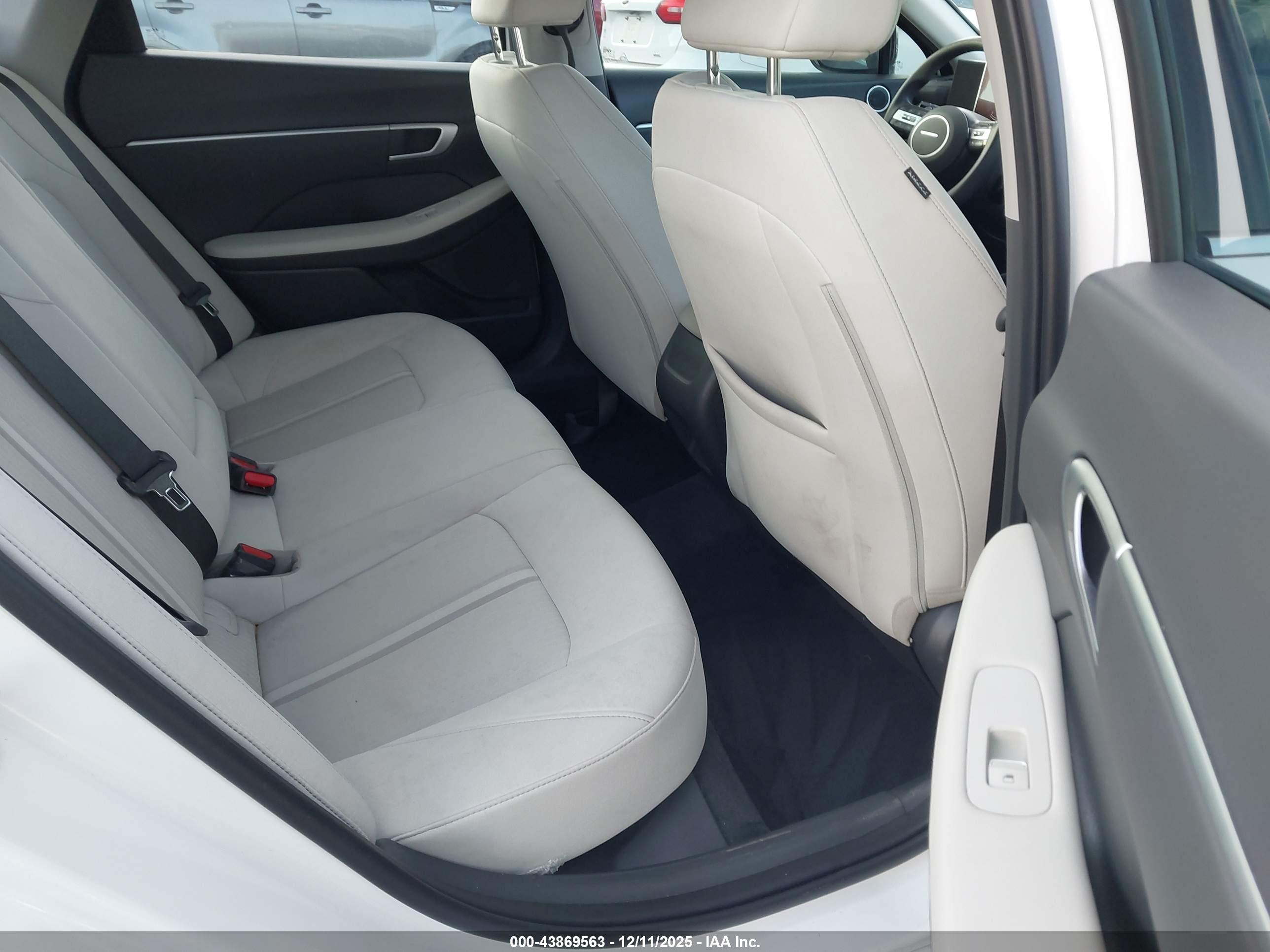 HYUNDAI SONATA image 8