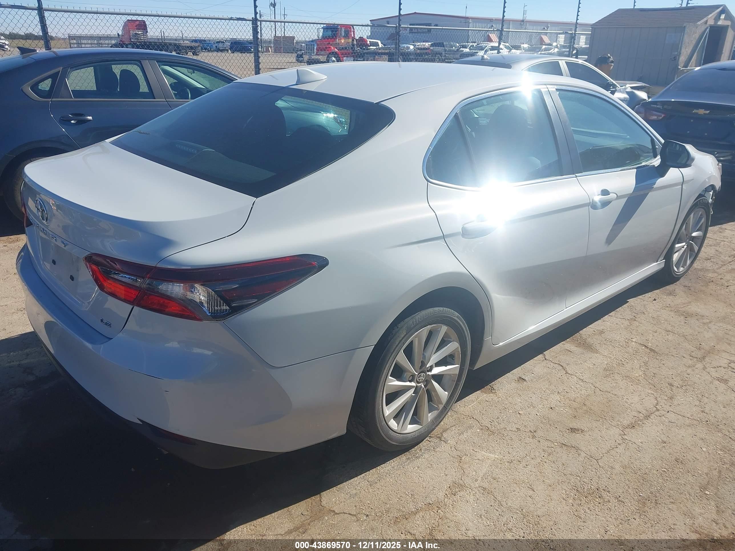 TOYOTA CAMRY image 4