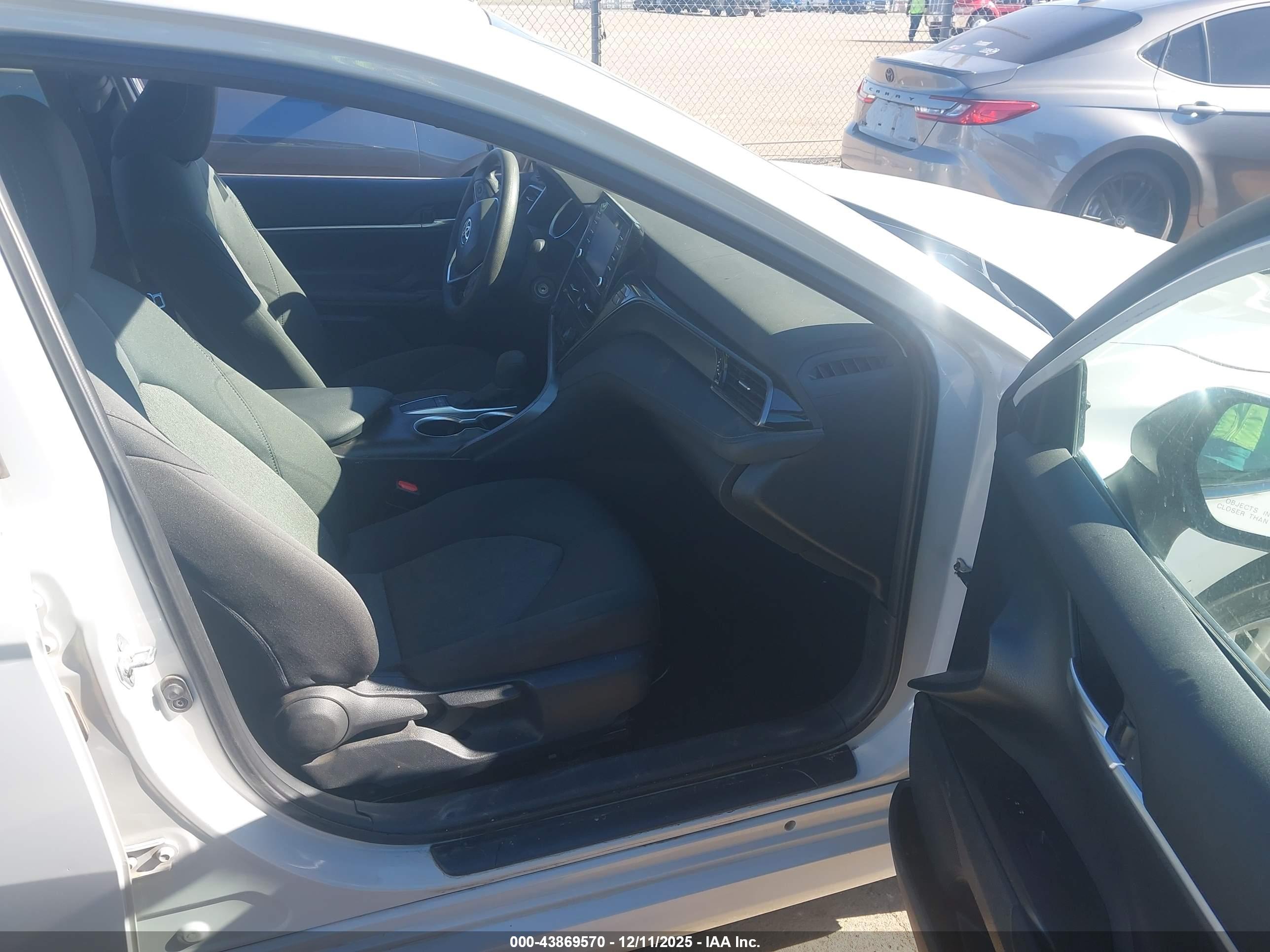 TOYOTA CAMRY image 5