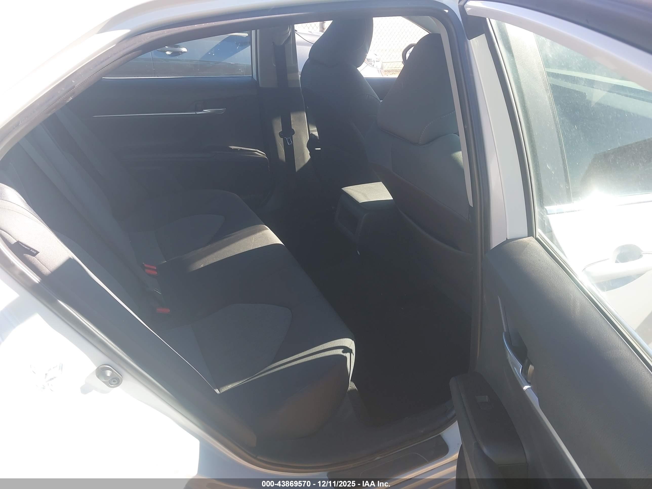 TOYOTA CAMRY image 8